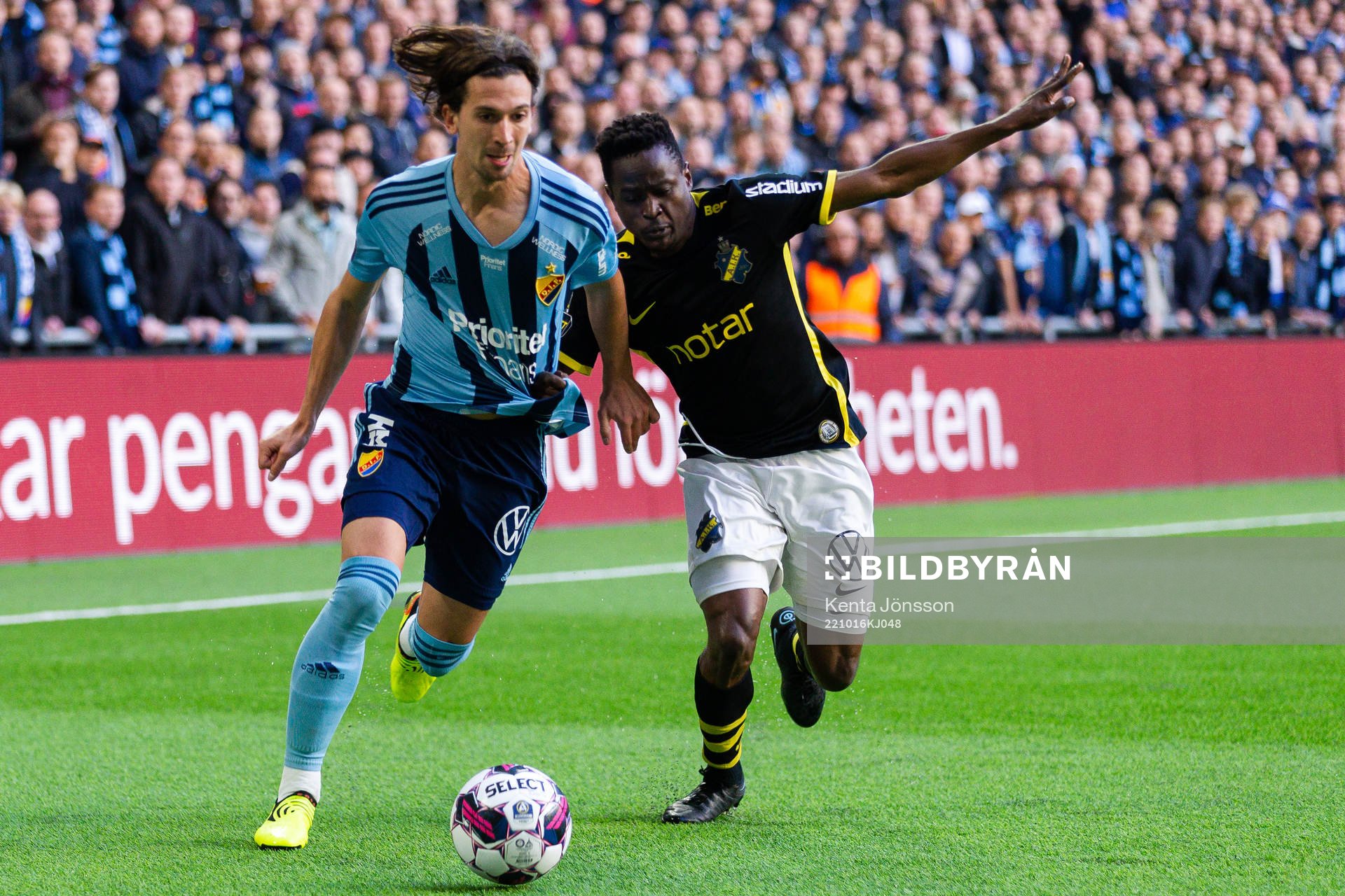 Djurgårdens Gustav Wikheim och AIKs Erick Otieno Ouma