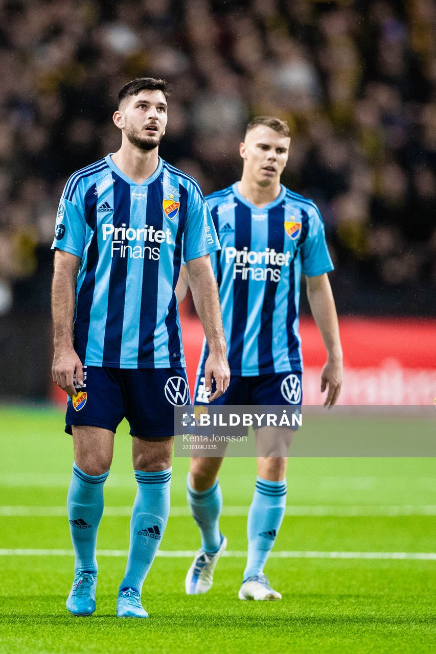 Djurgårdens Besard Sabovic och Elias Andersson deppar