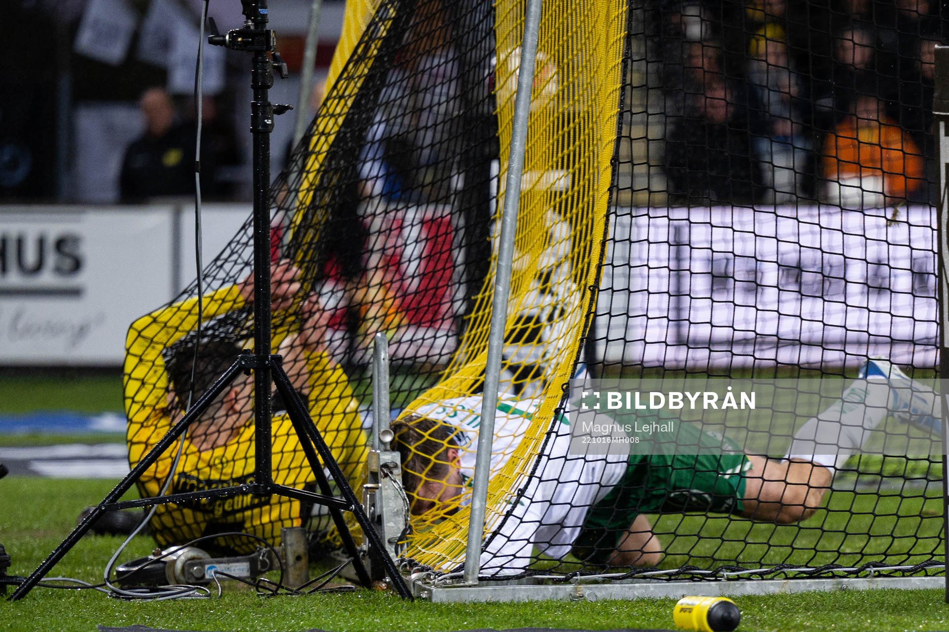 Hammarbys Joel Nilsson skadar sig i samband med sitt 0-3