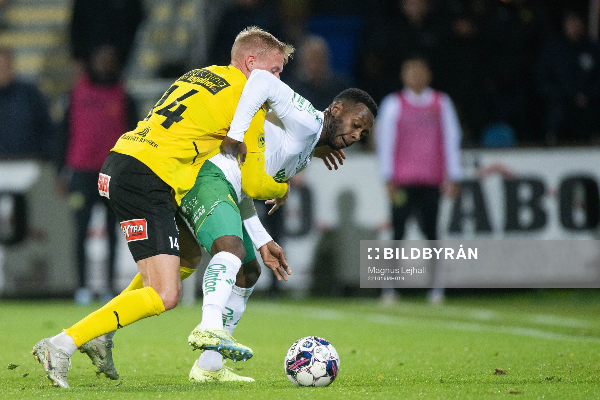 Mjällbys Herman Johansson och Hammarbys Shaquille Pinas