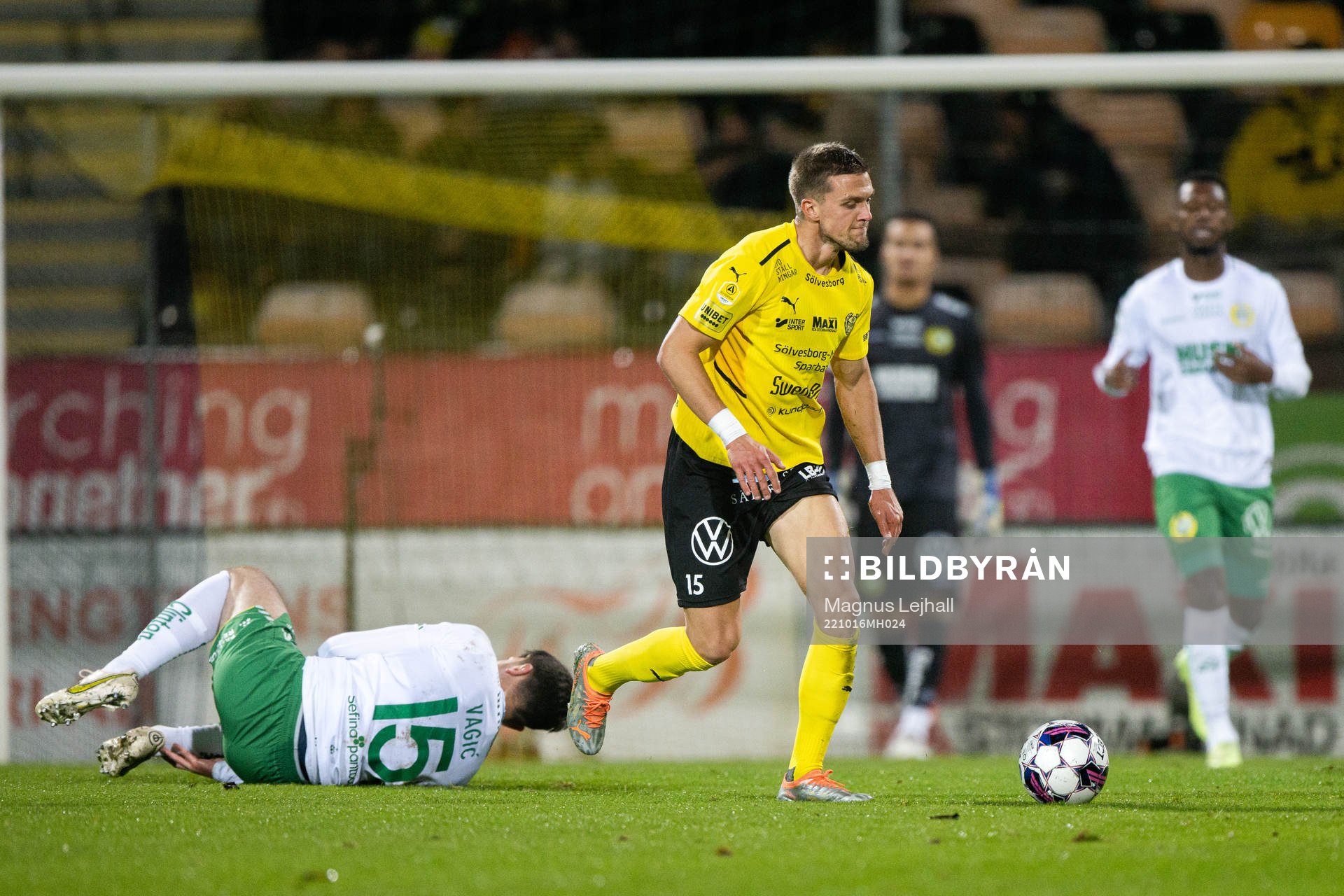 Hammarbys Pavle Vagic och Mjällbys Ivan Kricak