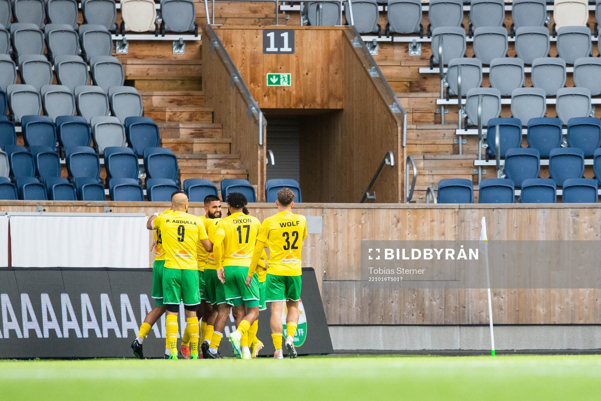Dalkurds Suleman Zurmati jublar etter 1-0 under fotbollsmatchen i Superettan mellan Dalkurd och Östersund den 16 oktober 2022 i Uppsala. 