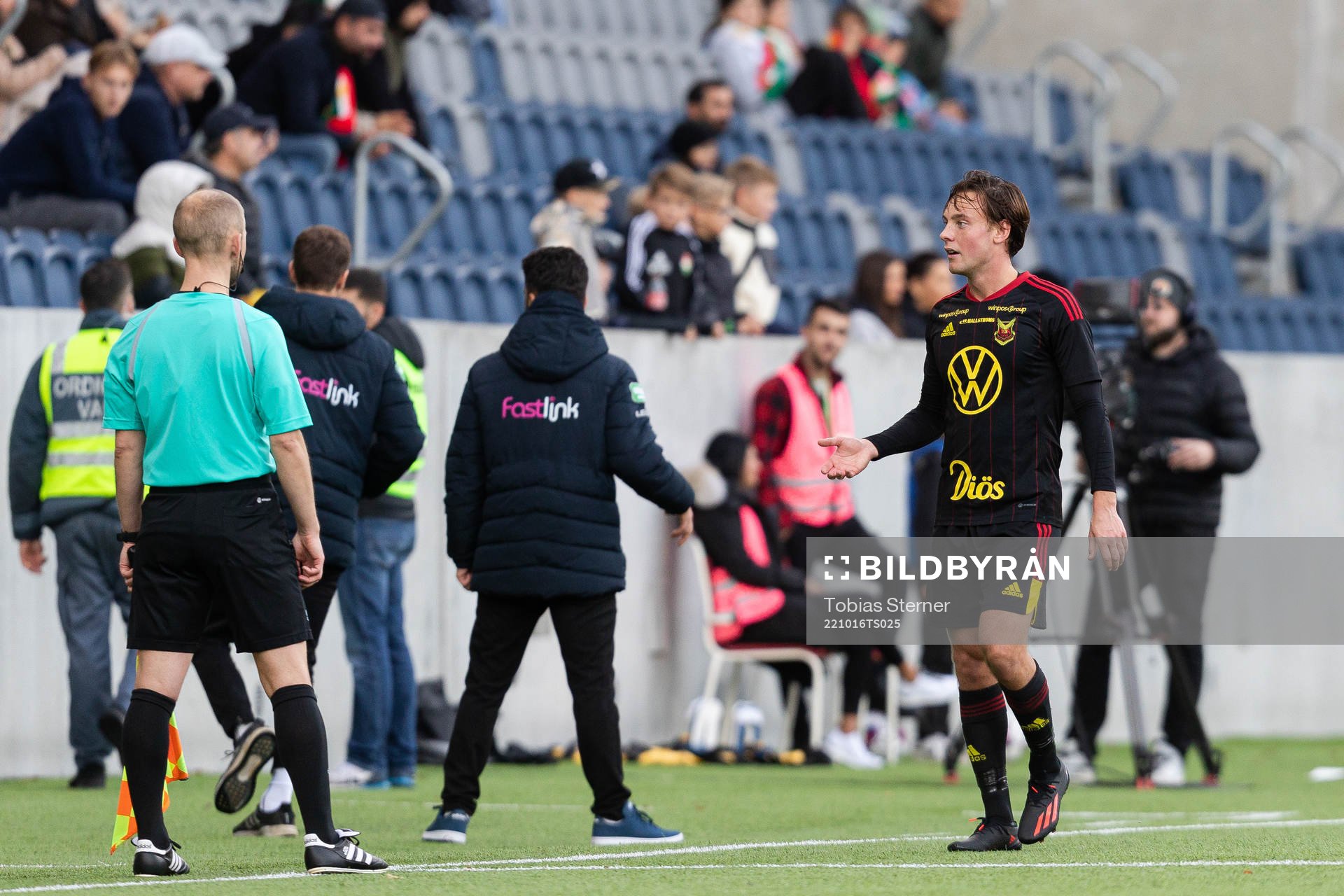 Östersunds Cesar Weilid lämnar planen