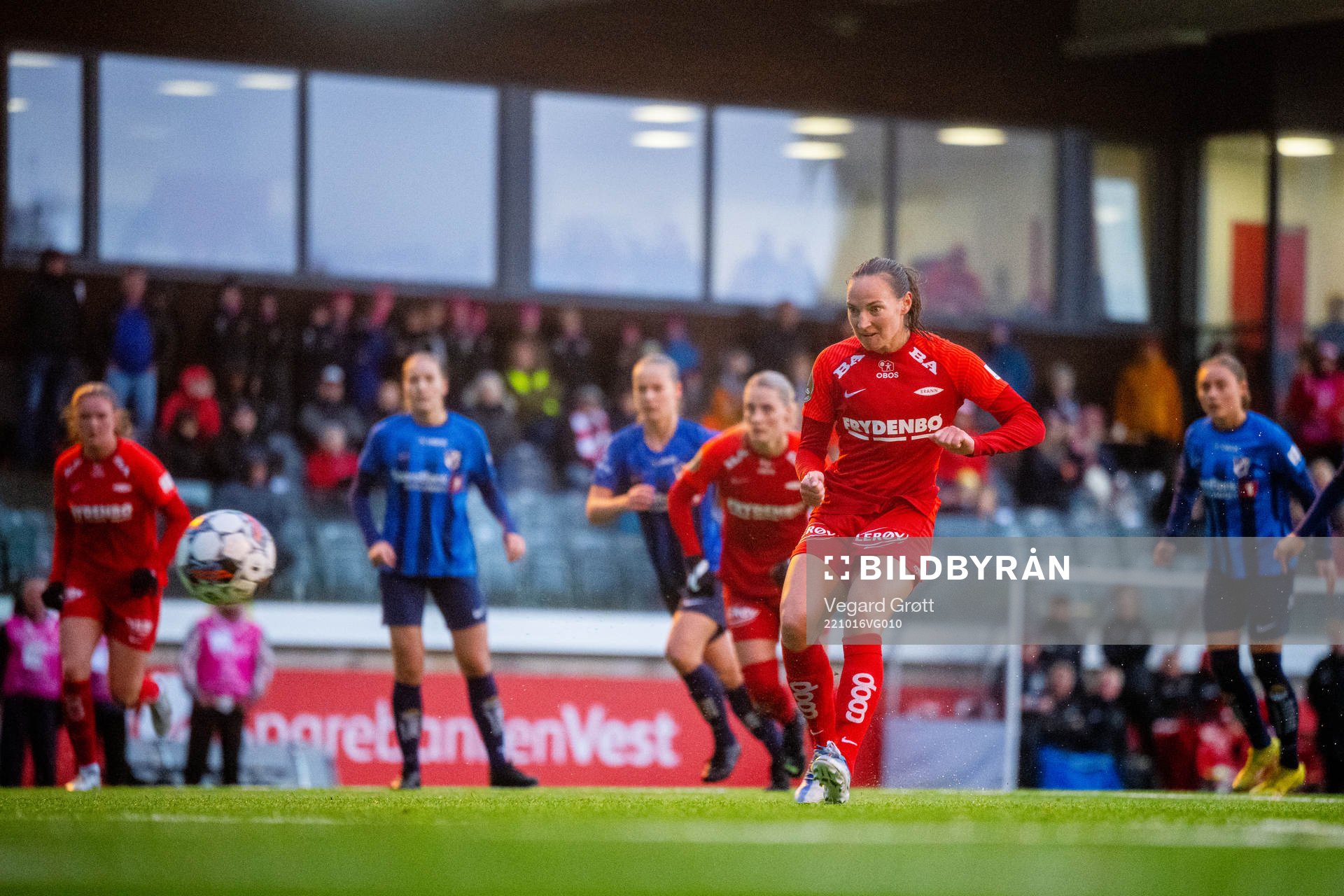 Marit Bratberg Lund of Brann scores the 3-0 goal with a