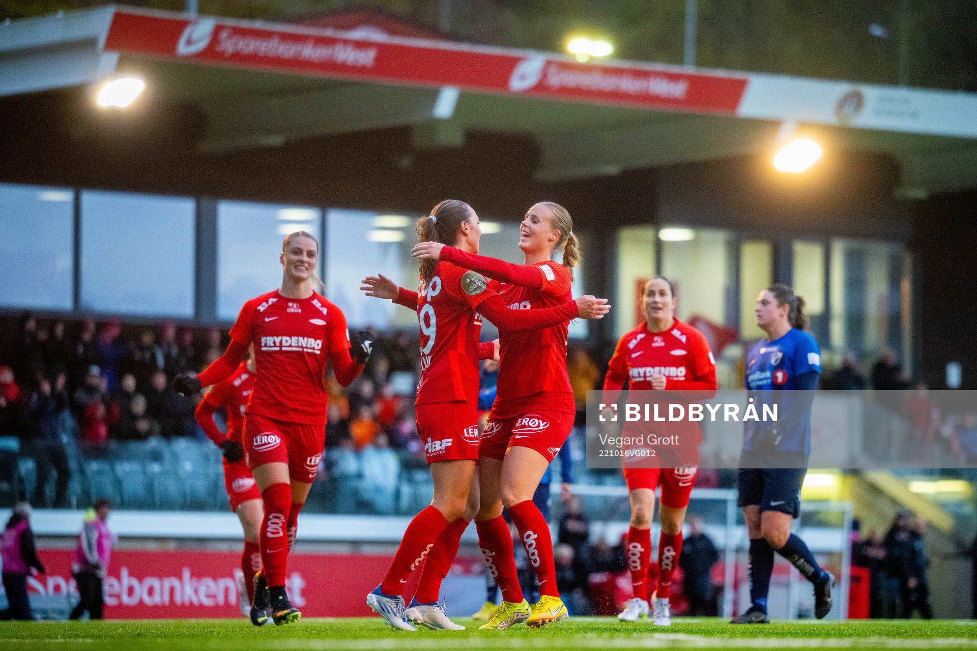 Marit Bratberg Lund of Brann celebrates with teammate Nora
