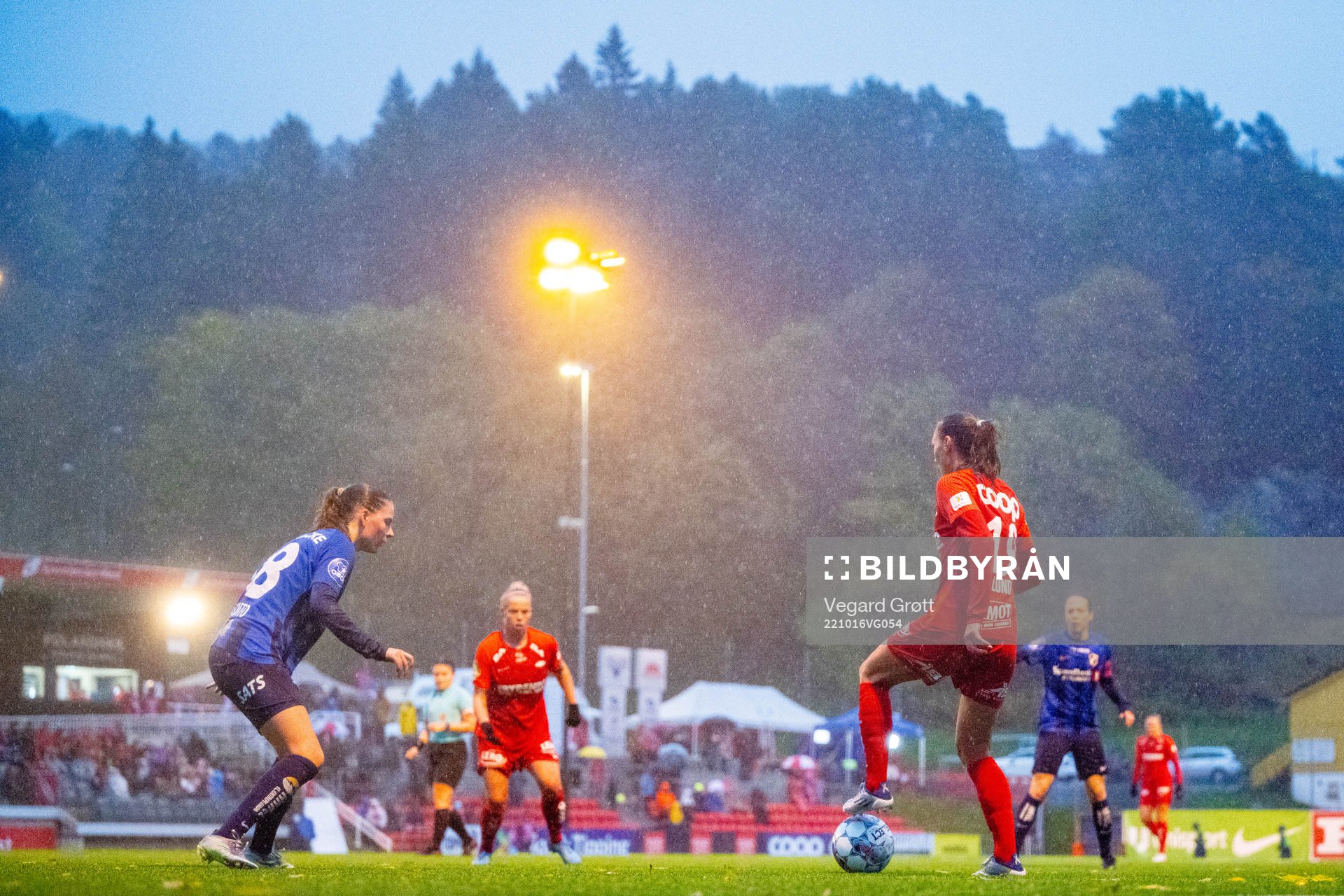 Smilla Vallotto of Stabæk and Marit Bratberg Lund of Brann during the Toppserien football match between Brann and Stabæk on October 16, 2022 in Sandviken.