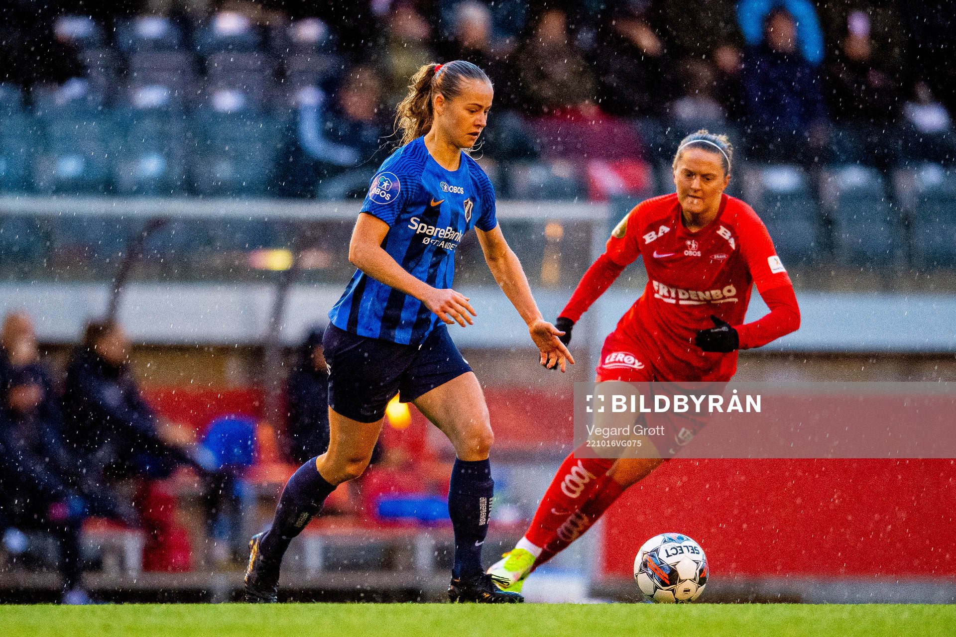 Selma Pettersen of Stabæk and Maria Dybwad Brochmann of