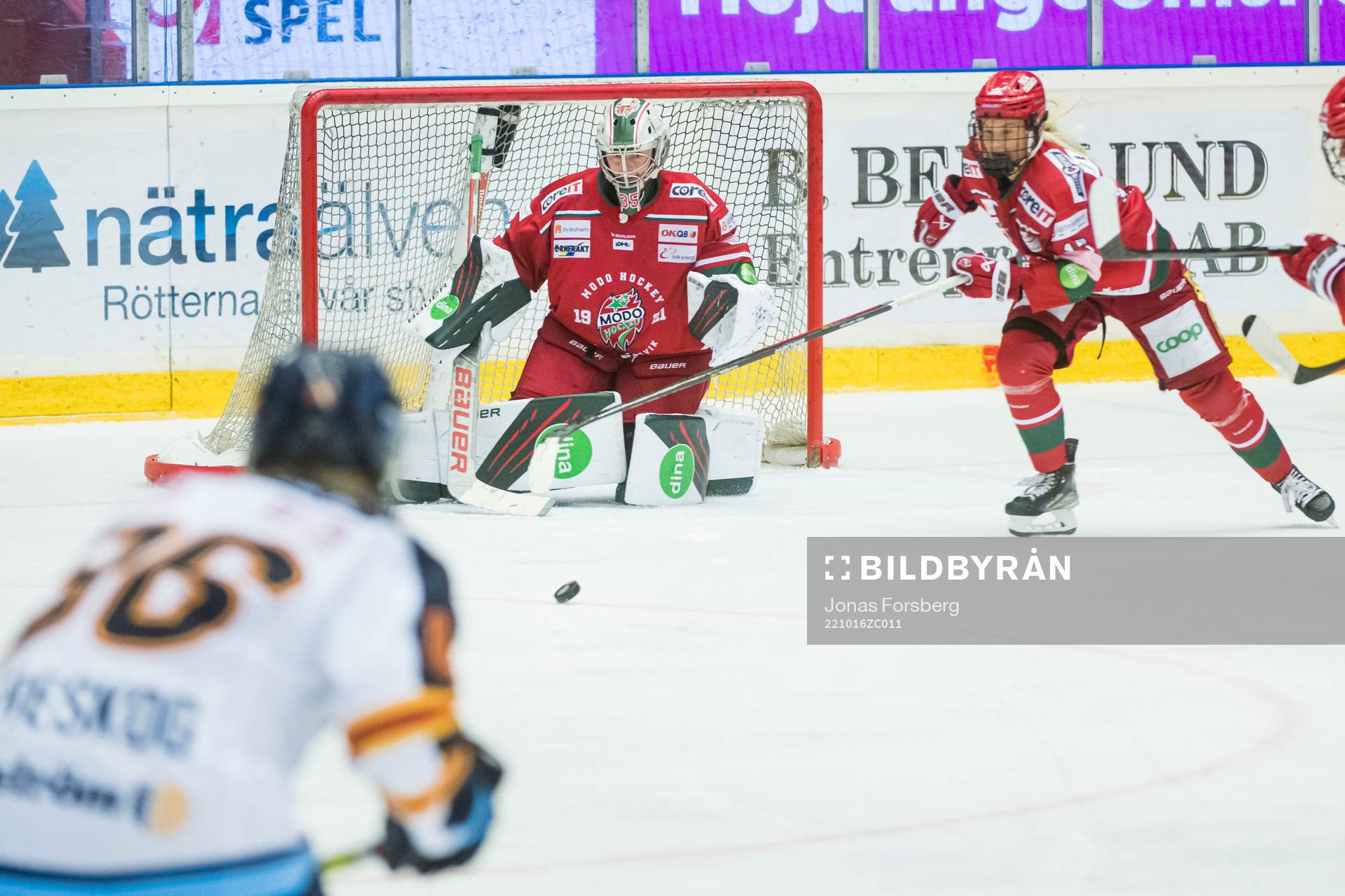 Modos målvakt Lauren Bench