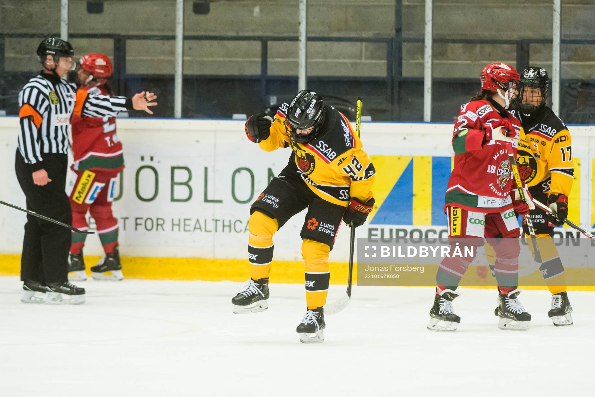 Luleås Viivi Vainikka gör 1-2 målet