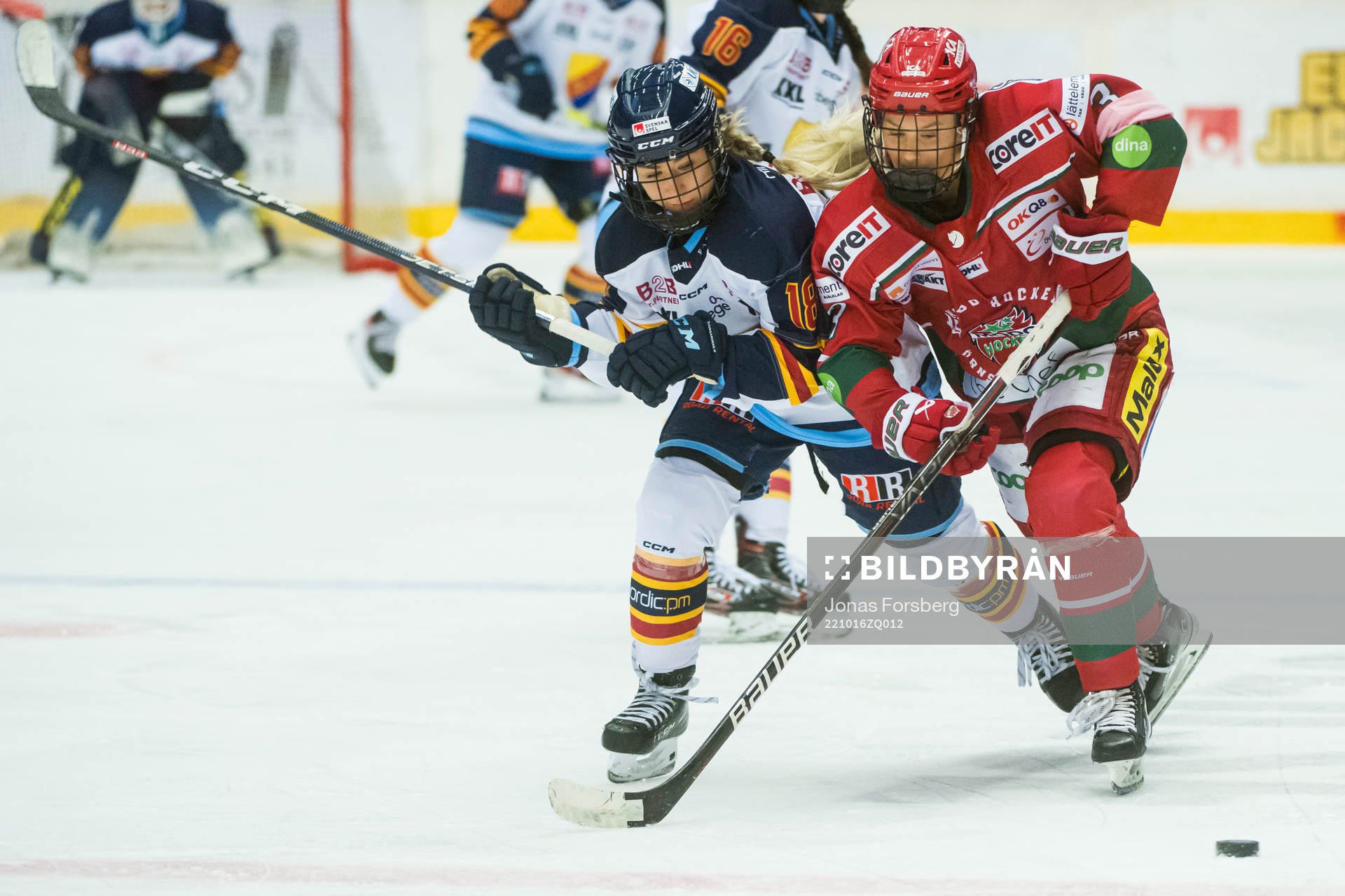 Djurgårdens Alice Östensson och Olivia Carlsson