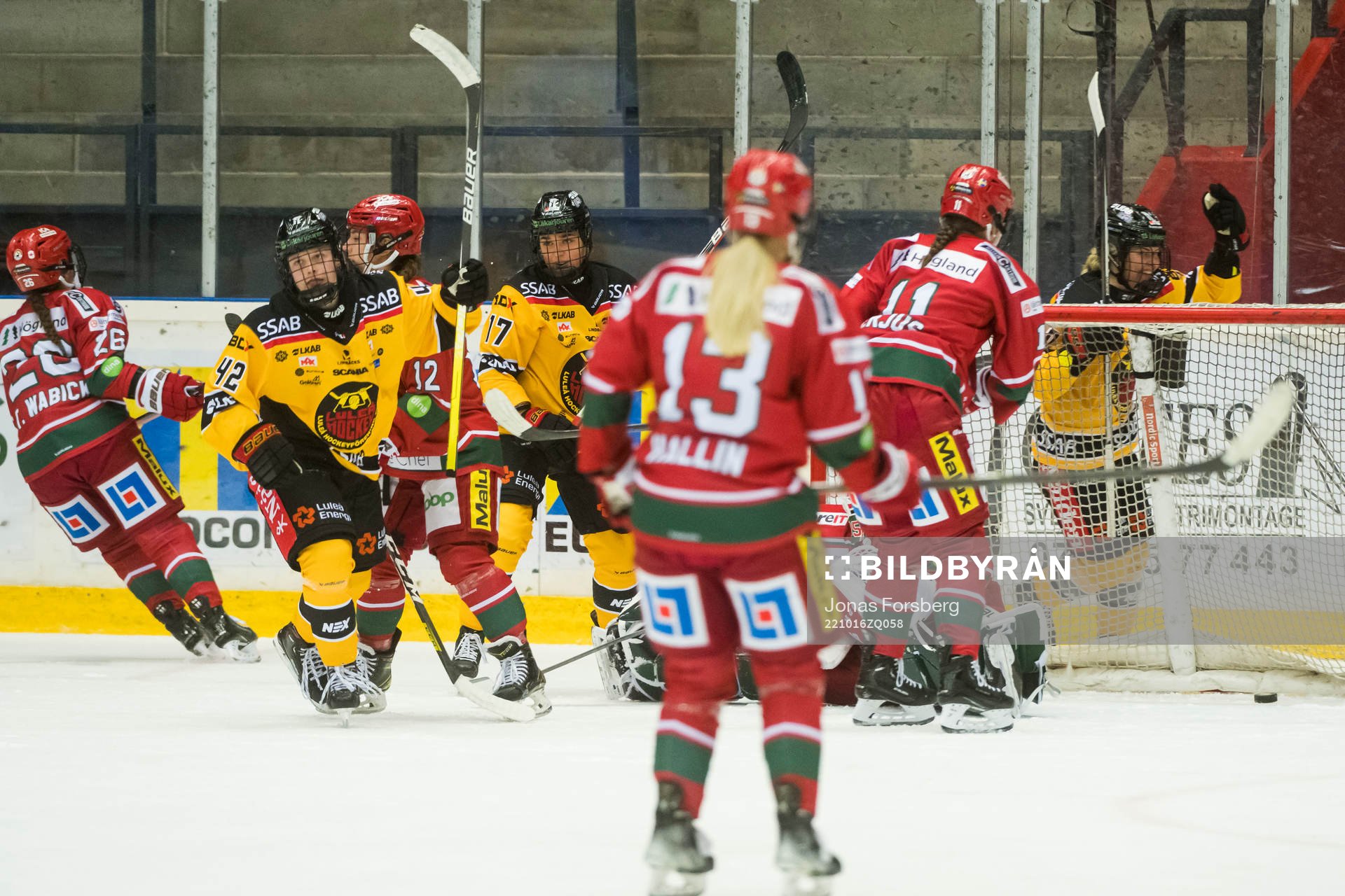 Luleås Viivi Vainikka gör 1-2 målet