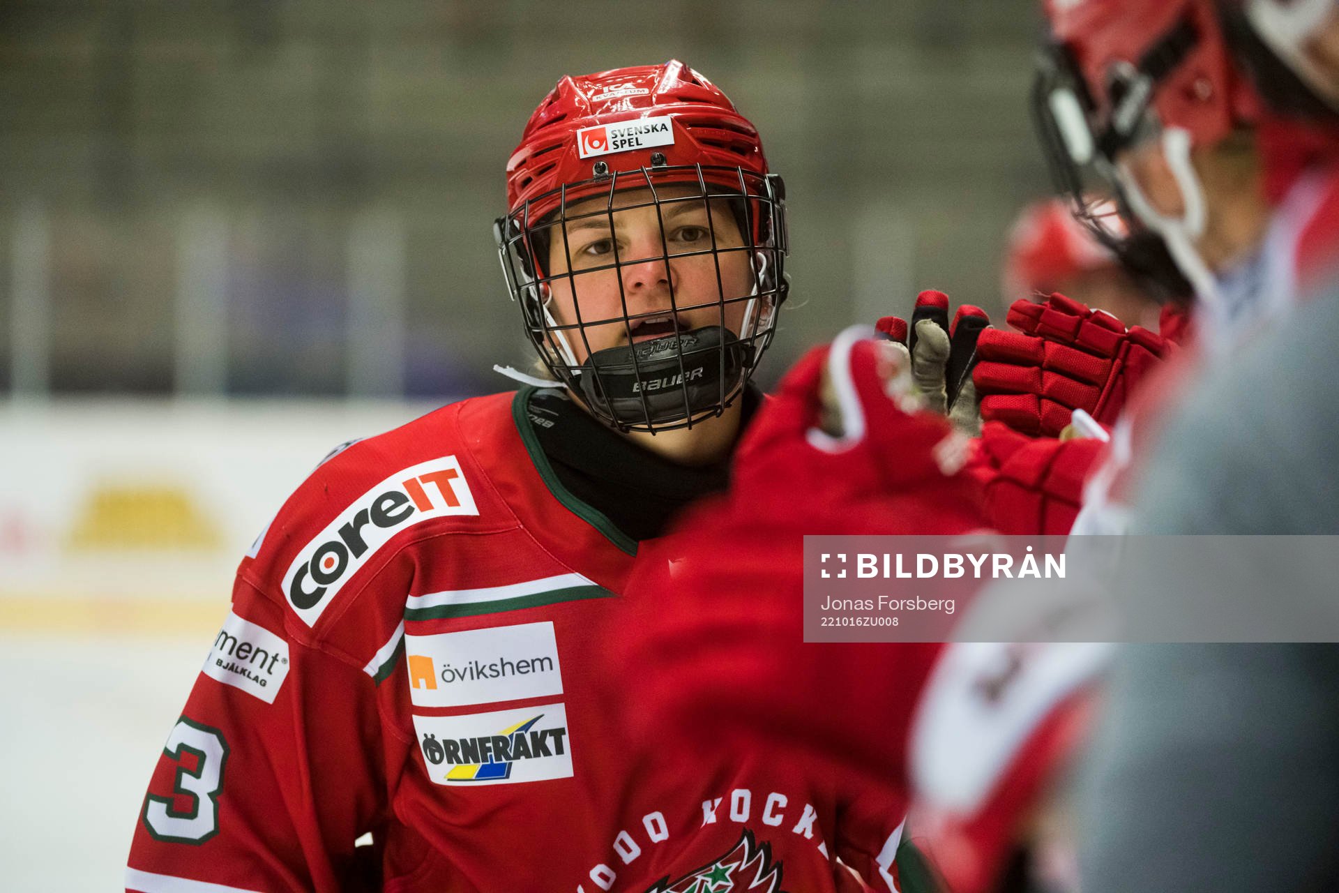 Modos Jennifer Wakefield gör 1-3 målet