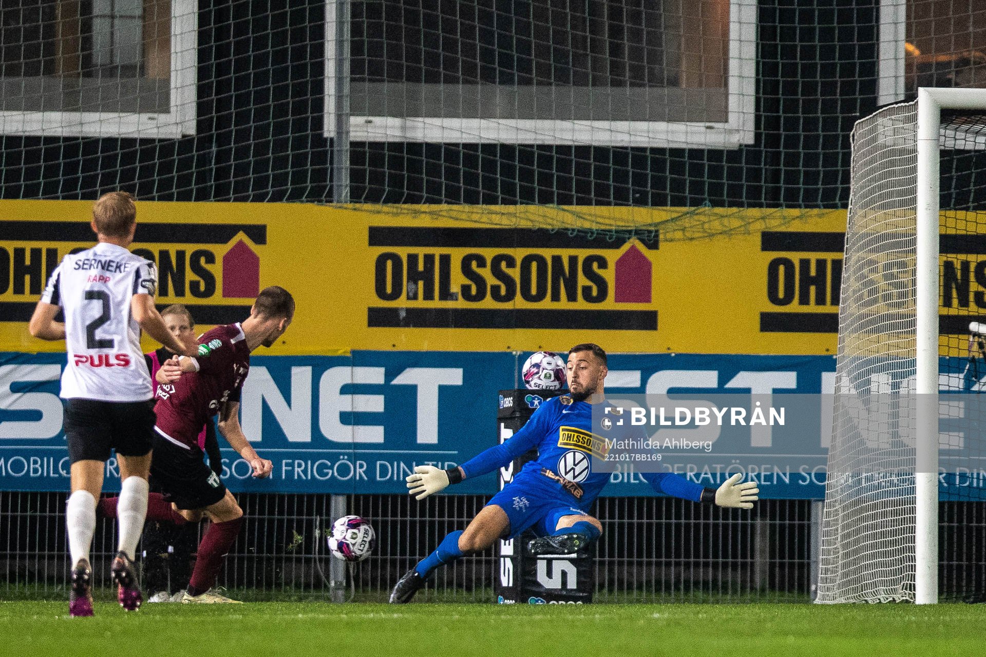 Västerås SKs Viktor Granath och Landskronas målvakt Amr