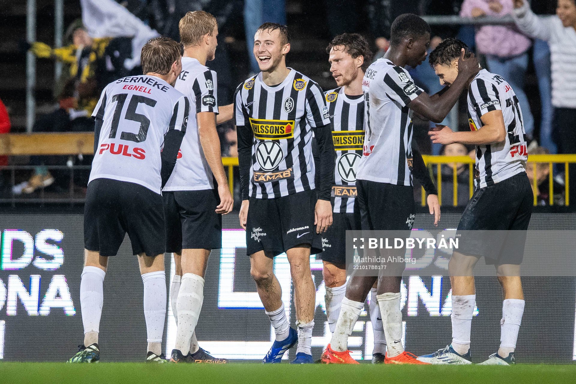 Landskronas Melker Heier jublar med lagkamrater