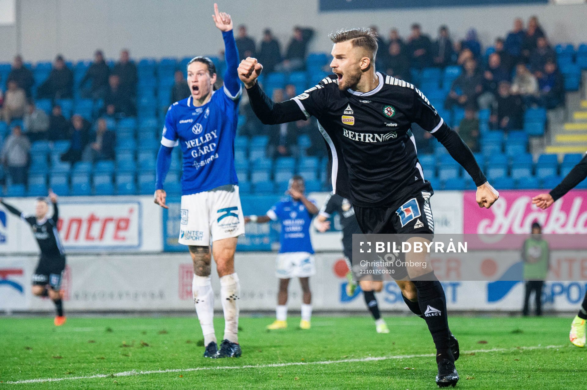 Örebros Erik Björndahl jublar