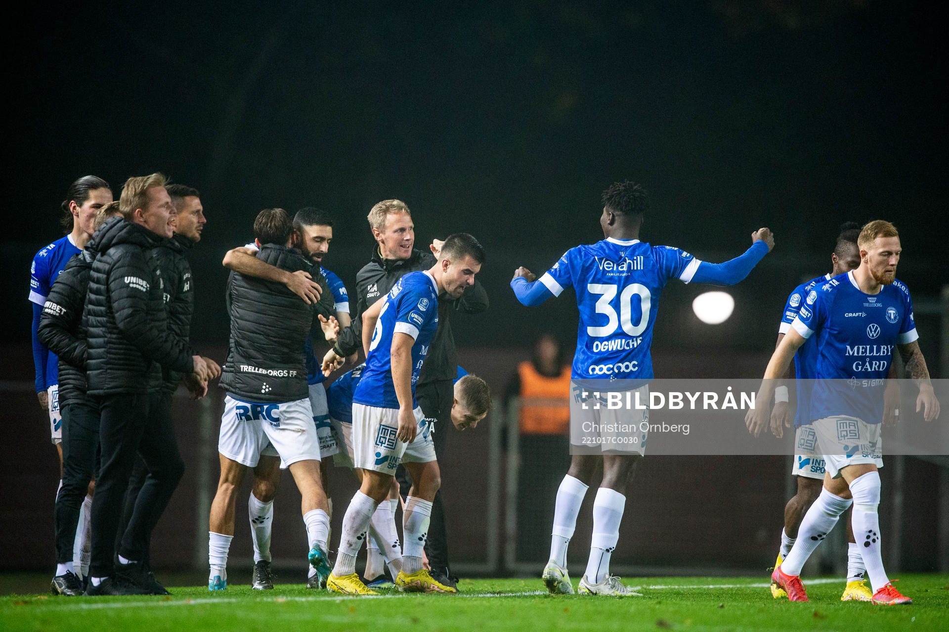 Trelleborgs Mouhammed-Ali Dhaini jublar med laget efter 2-1 under fotbollsmatchen i Superettan mellan Trelleborg och Örebro den 17 oktober 2022 i Trelleborg.