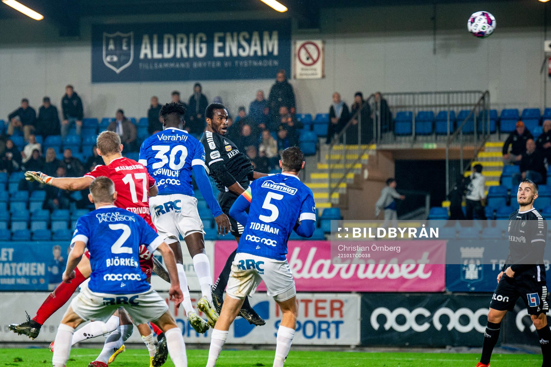 Örebros Christian Moses mot Trelleborgs spelare