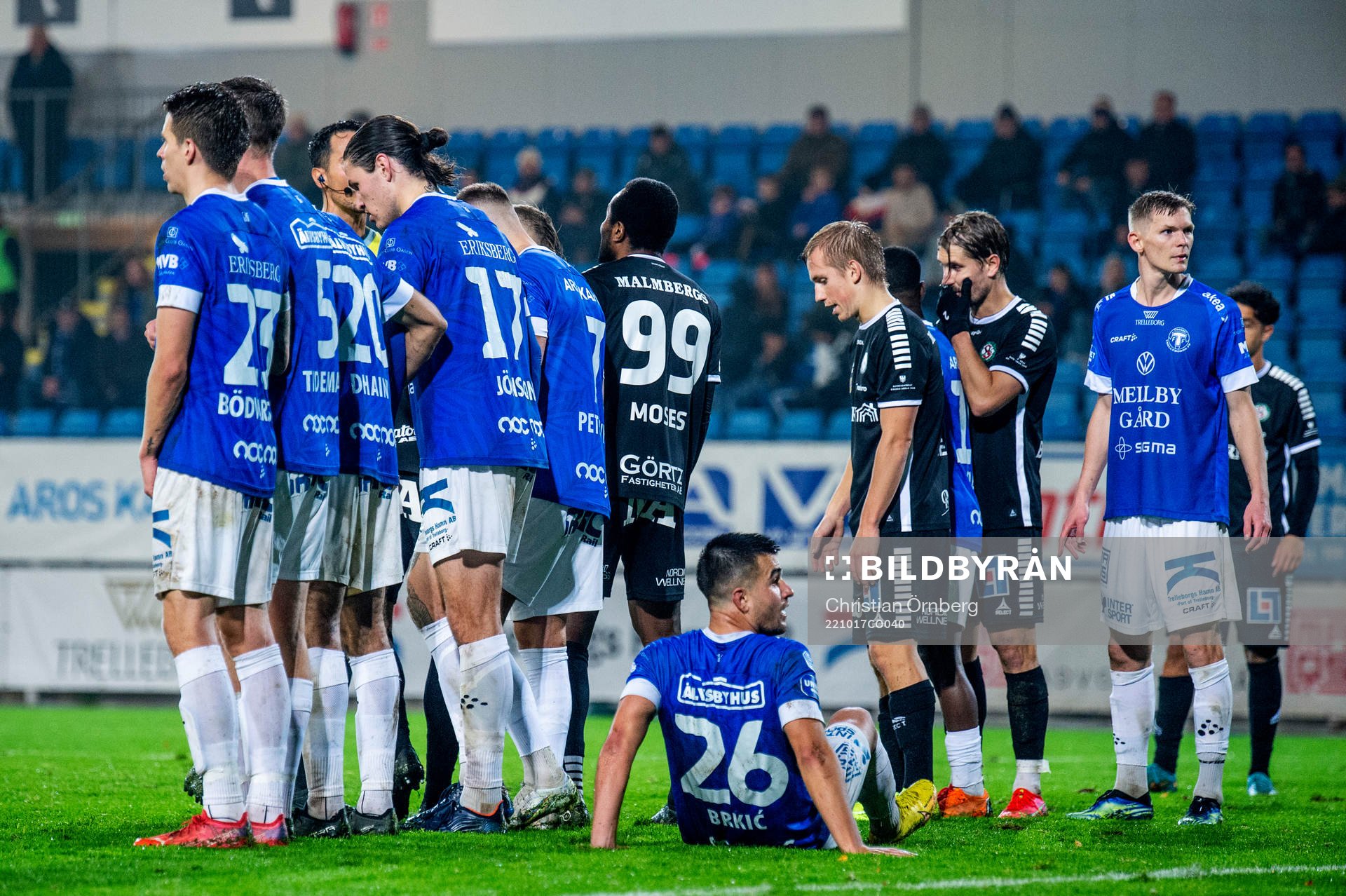 Spelarna i en frisparkssituation