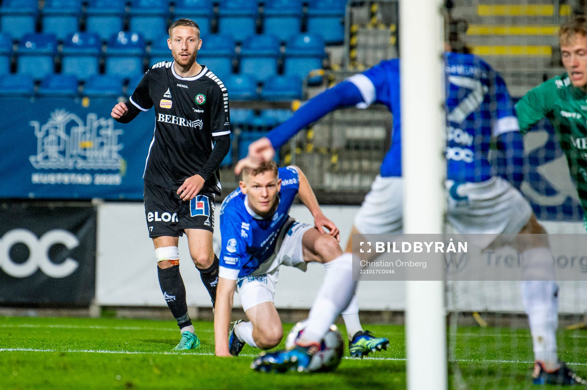 Örebros Kevin Custovic mot Fritiof Björken och Isak