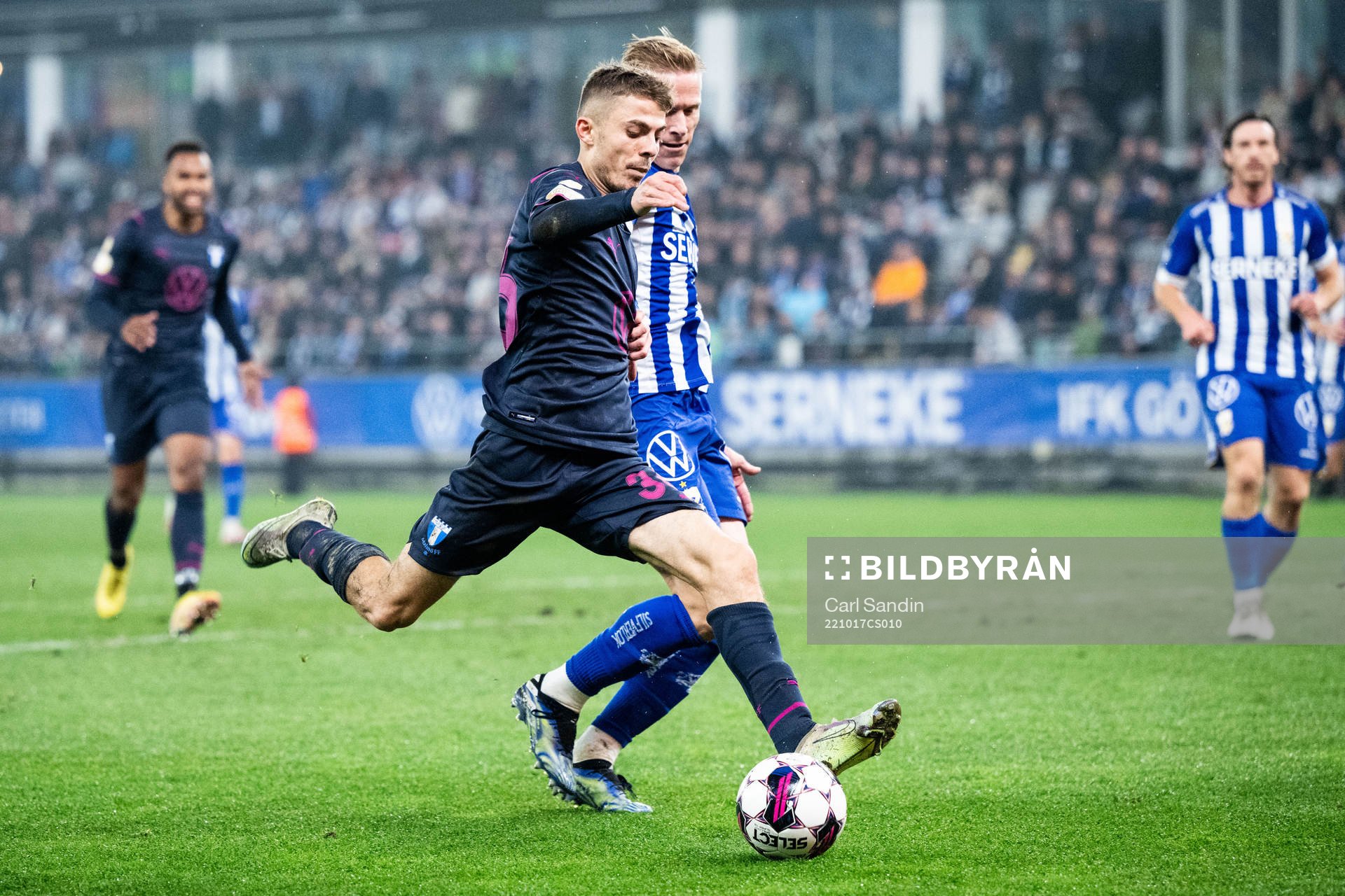 Malmö FFs Patriot Sejdiu och IFK Göteborgs Oscar Wendt