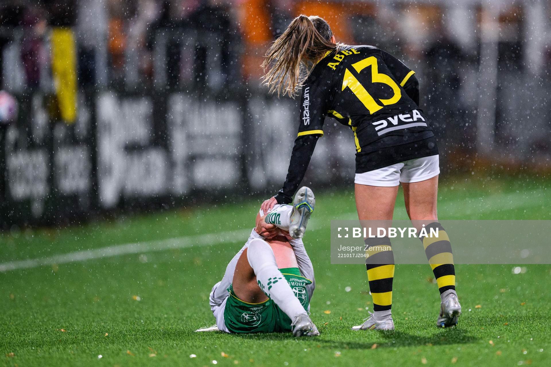 AIKs Allison Aaricka Maclaren Abbe under fotbollsmatchen i Damallsvenskan mellan AIK och Hammarby den 17 oktober 2022 i Stockholm. 