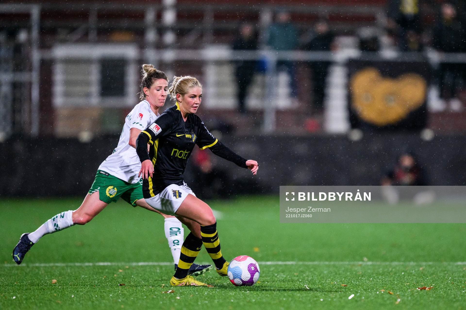 Hammarbys Elise Kellond-Knight och AIKs Wilma Ljung
