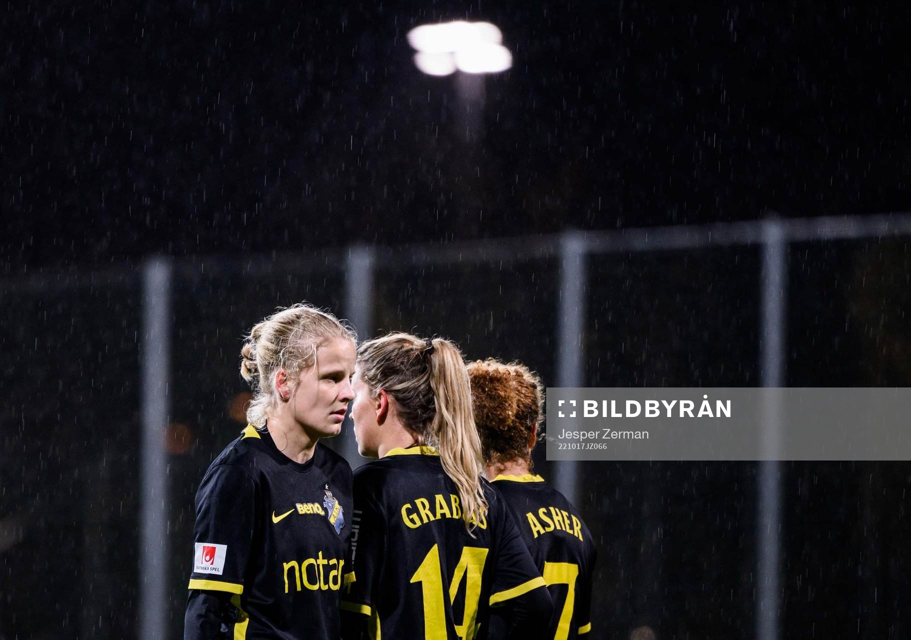 AIKs Kaisa Collin, Adelisa Grabus och Chinyelu Asher
