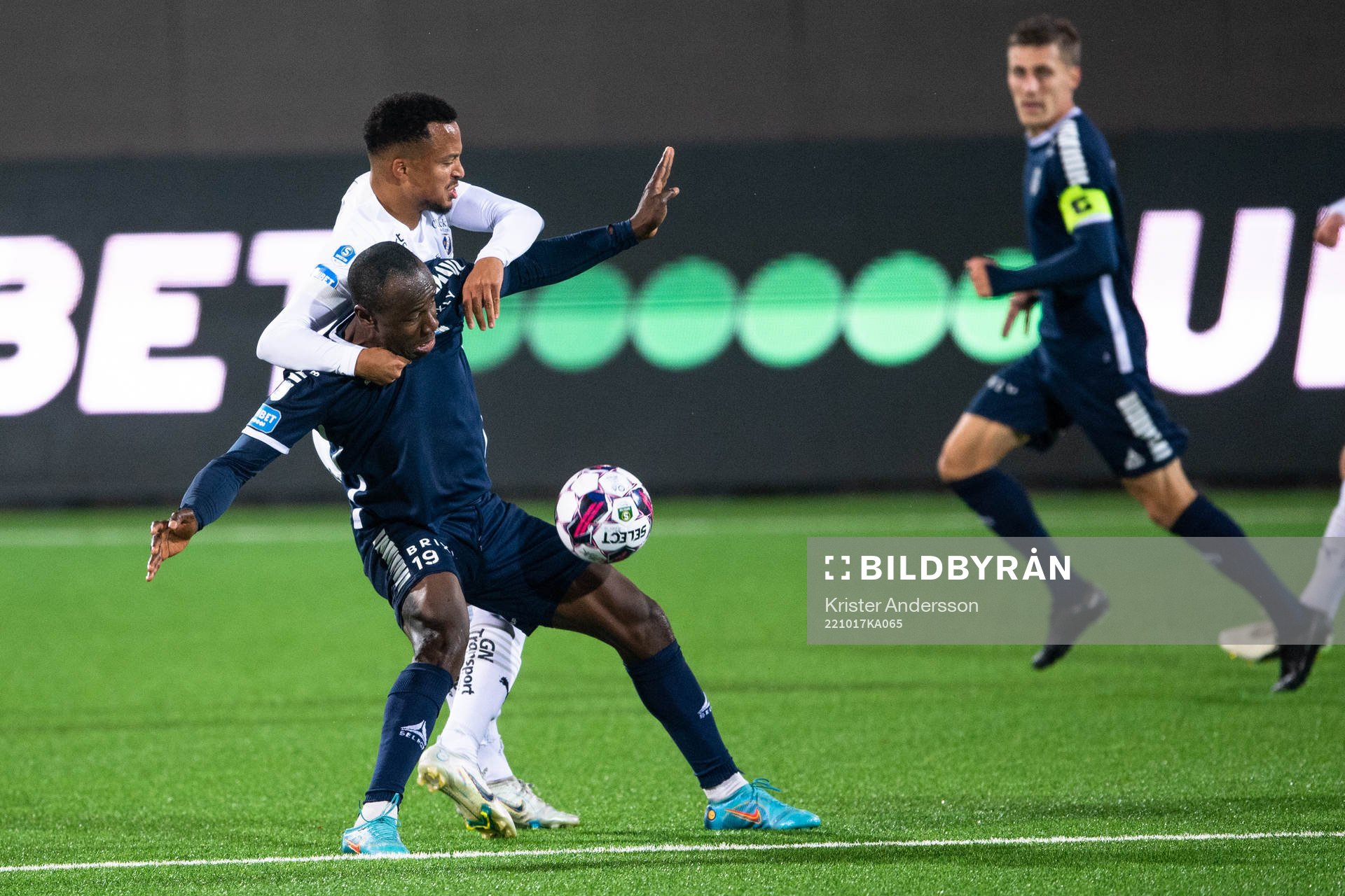 Halmstads Marcus Olsson och Utsiktens Nsima Peter