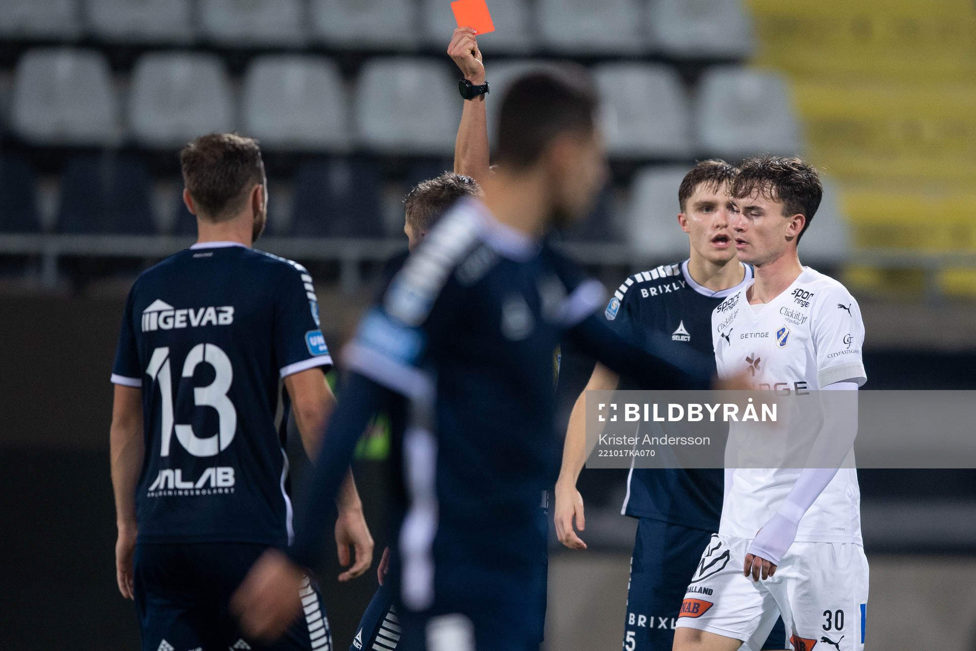 Halmstads Alexander Johansson får rött kort