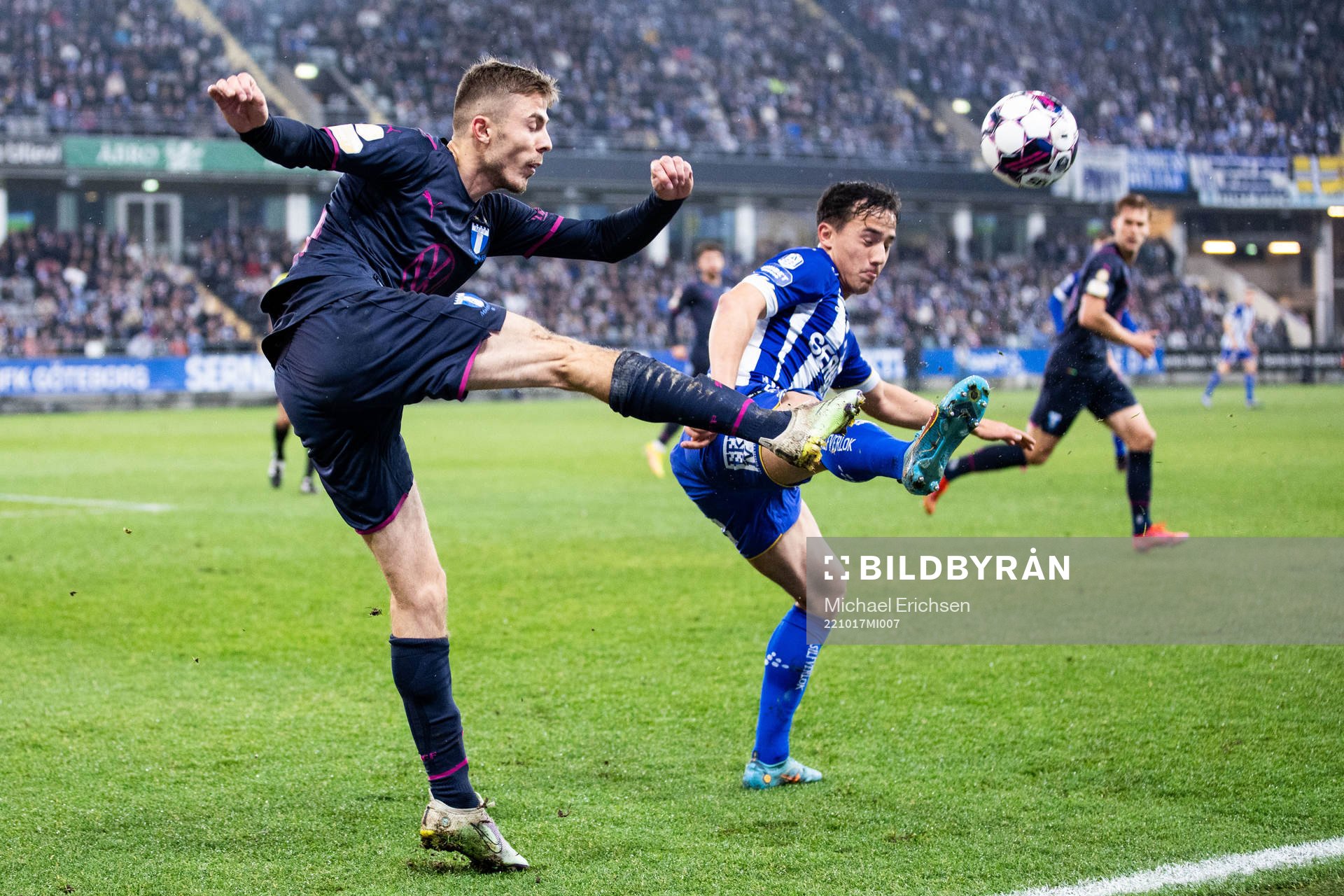 Malmö FFs Patriot Sejdiu och IFK Göteborgs Hussein Carneil