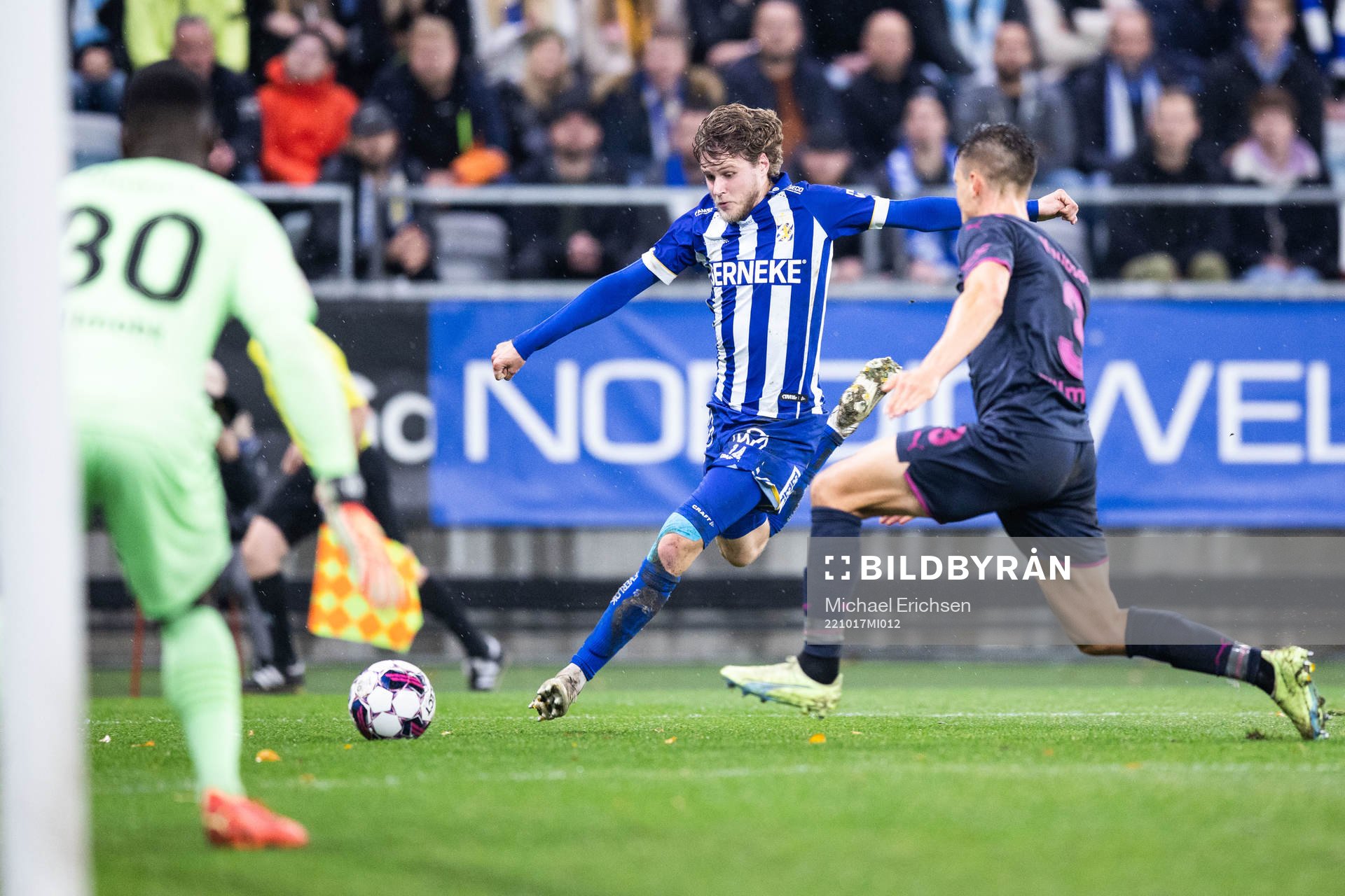 IFK Göteborgs Gustaf Norlin och Malmö FFs Jonas Knudsen
