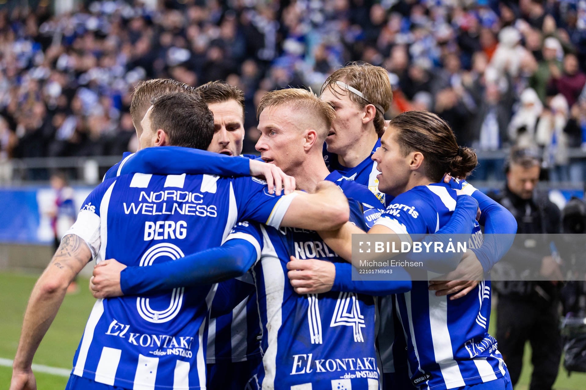 IFK Göteborgs Gustaf Norlin jublar med lagkamrater