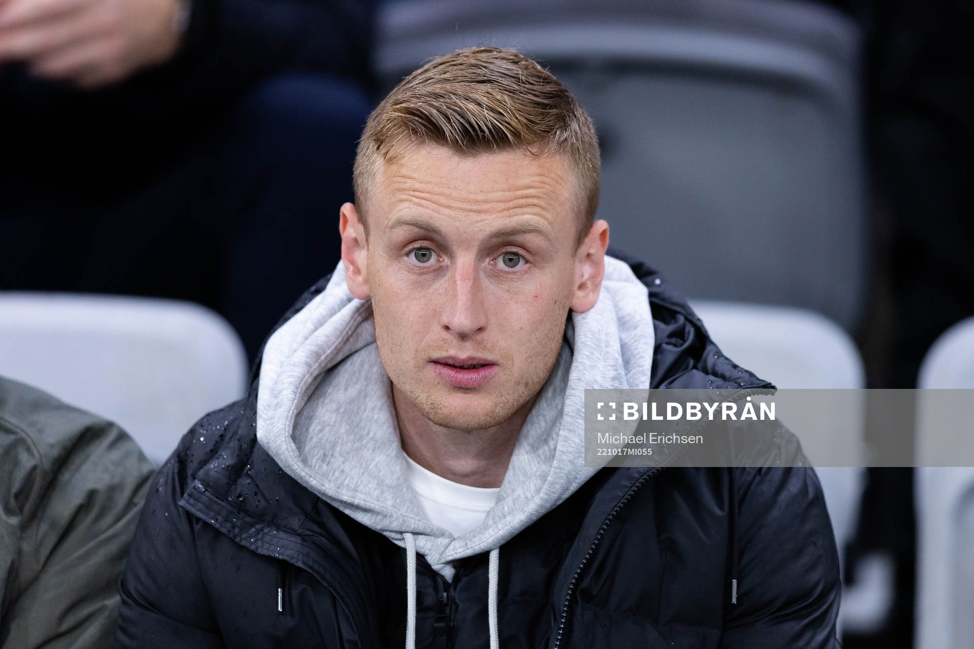 IFK Göteborgs nyförvärv Sebastian Ohlsson på läktaren