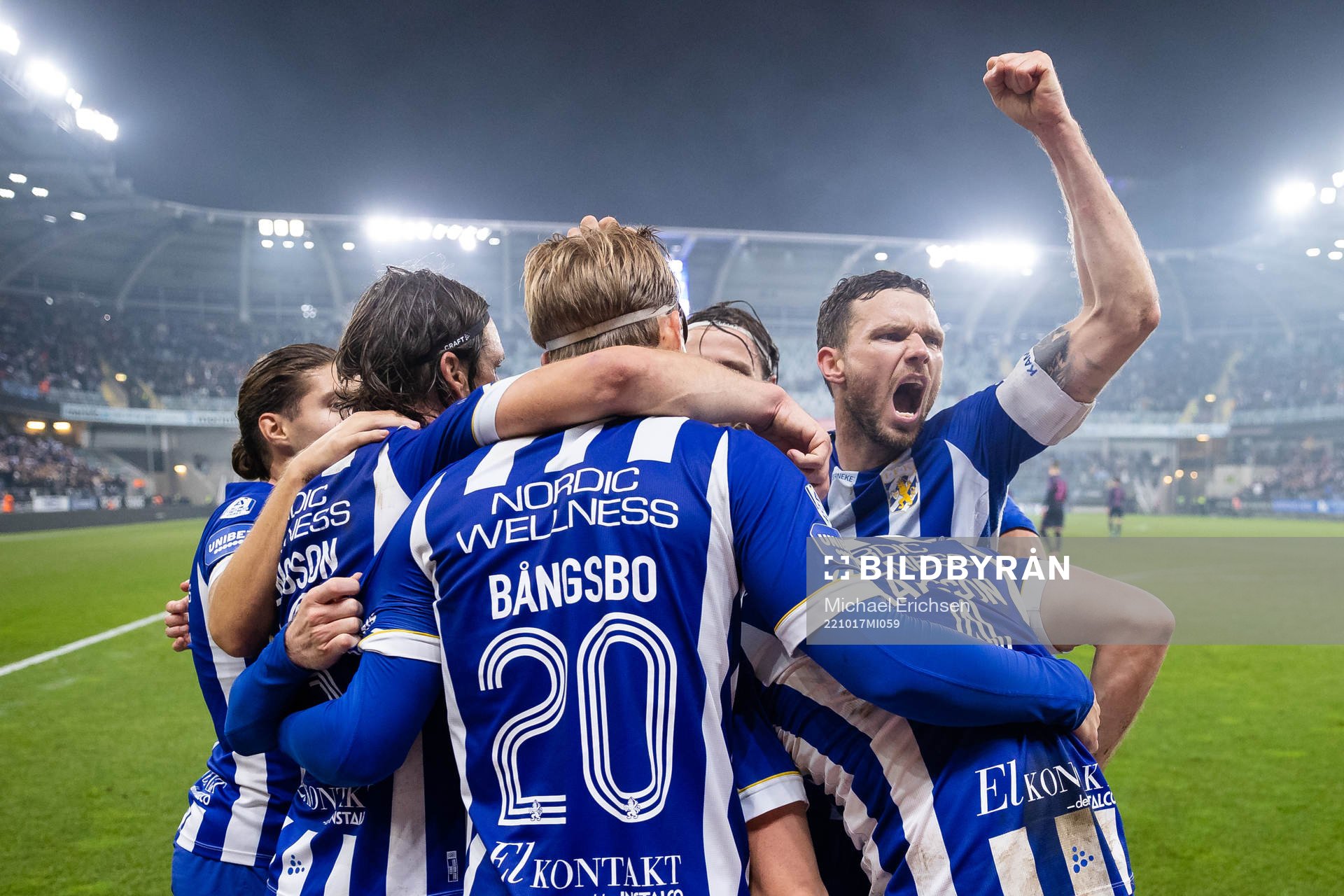 IFK Göteborgs Carl Johansson jublar med lagkamrater
