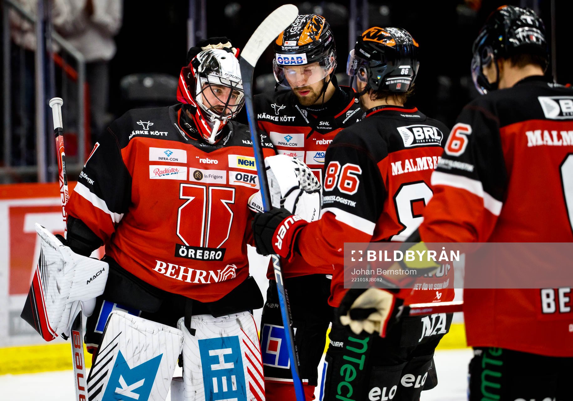 Jubel framför Örebros målvakt Jhonas Enroth