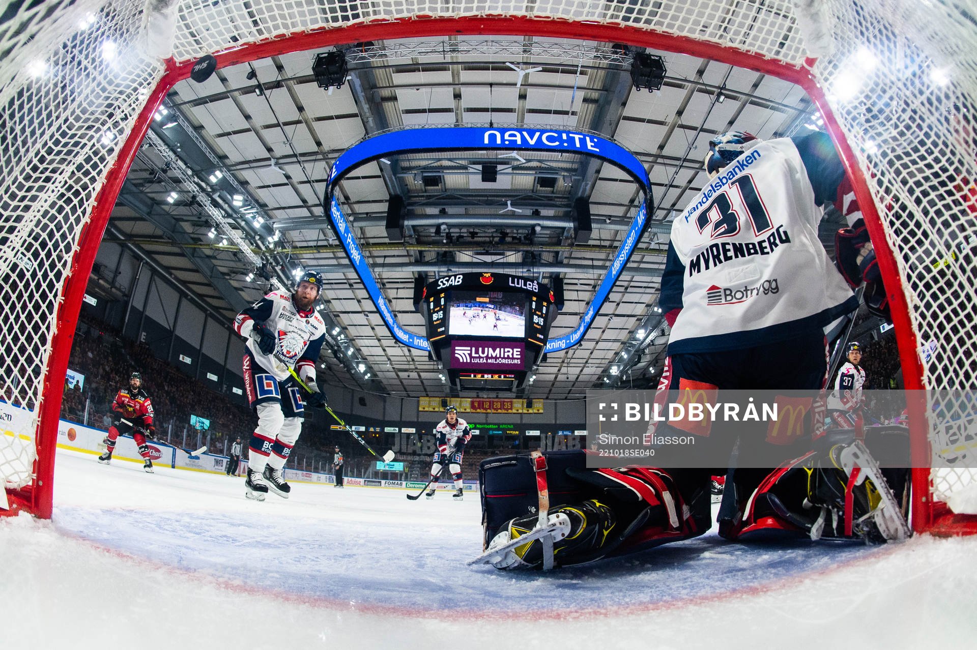 Luleås Juhani Tyrväinen (ej i bild) sätter 1-0 bakom