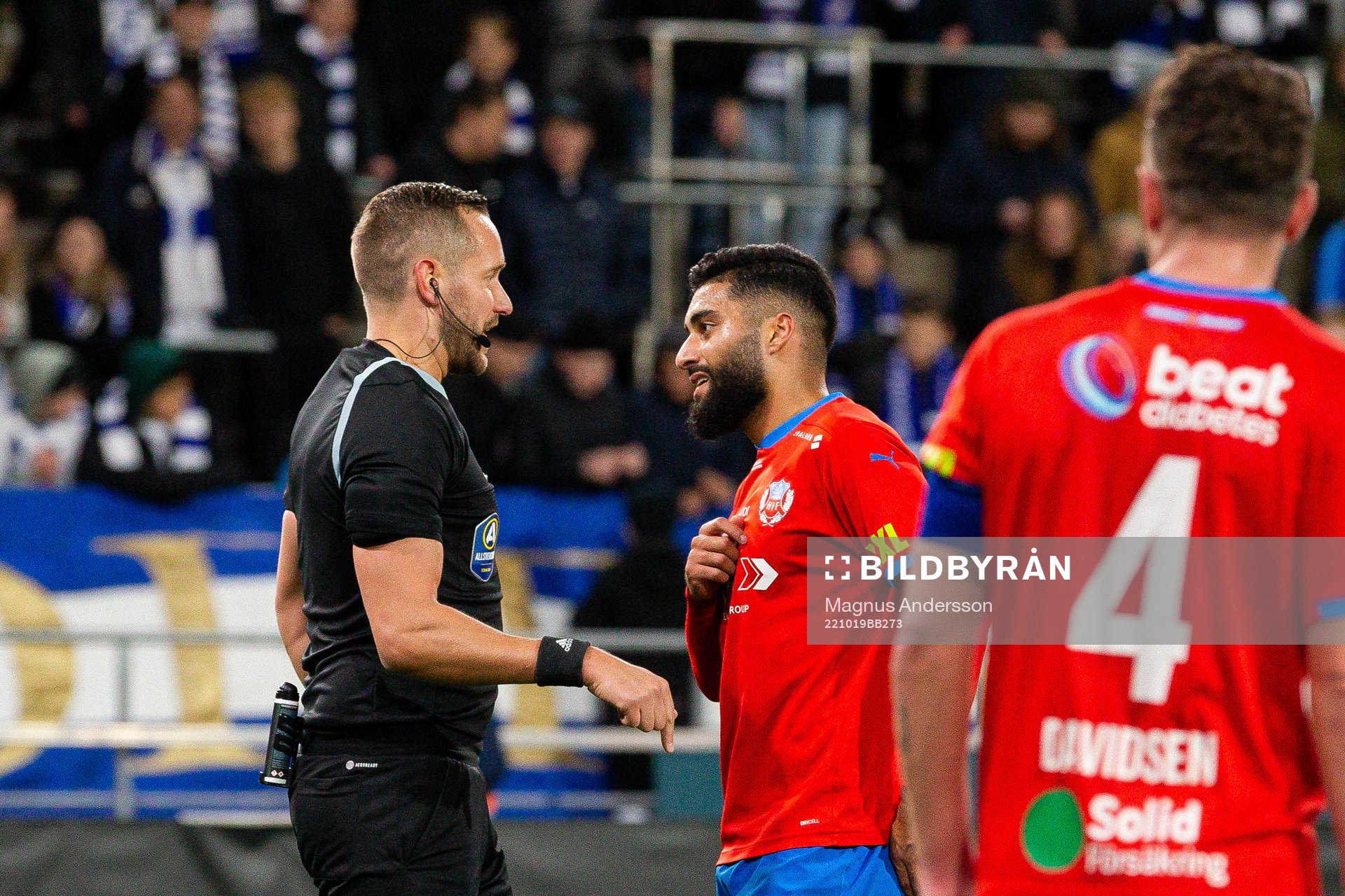 Helsingborgs Amin Al-Hamawi och Domare Victor Wolf