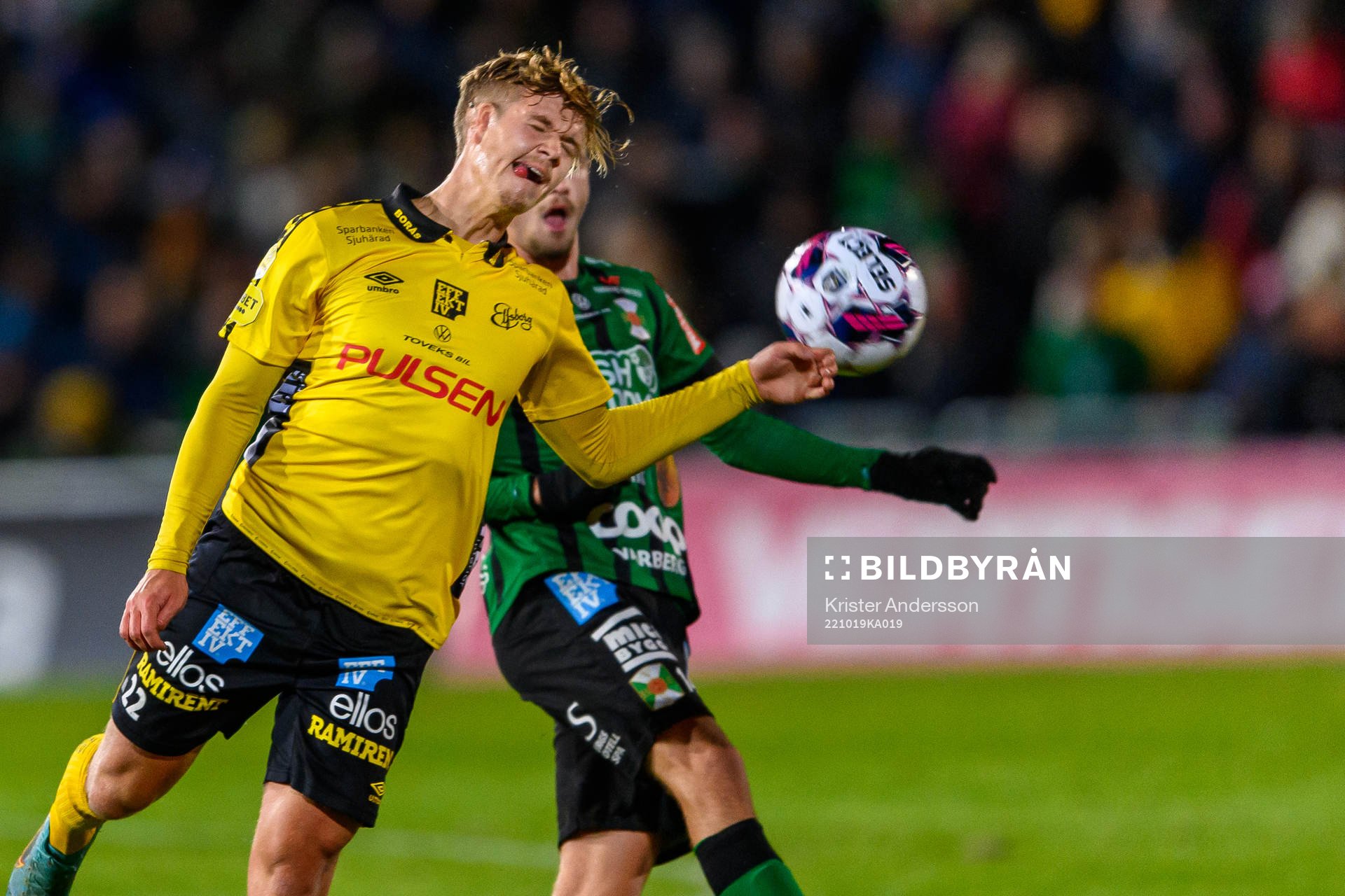 Elfsborgs Kevin Holmen under fotbollsmatchen i Allsvenskan mellan Varberg och Elfsborg den 19 oktober 2022 i Varberg. 