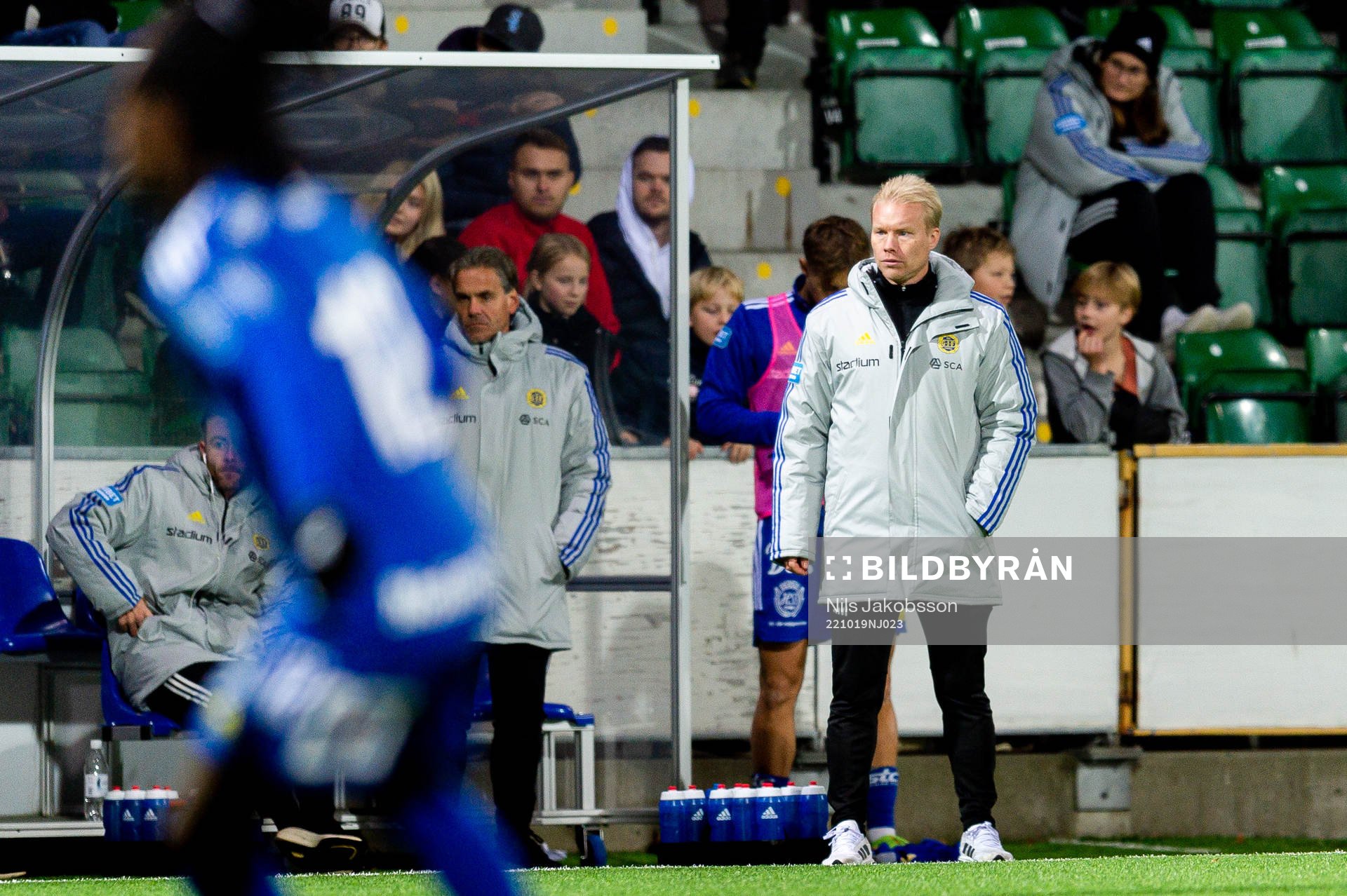 GIF Sundsvalls assisterande tränare Brian Clarhaut under fotbollsmatchen i Allsvenskan mellan GIF Sundsvall och Värnamo den 19 oktober 2022 i Sundsvall.