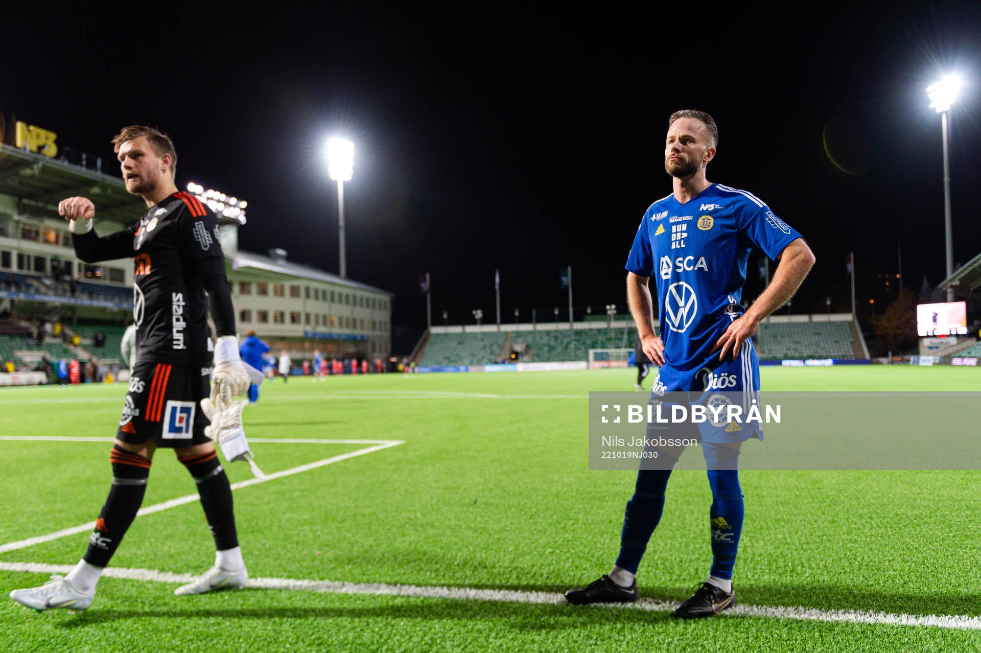 GIF Sundsvalls målvakt Oscar Jonsson och Robert Lundström