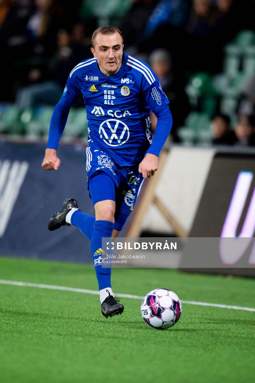 GIF Sundsvalls Dennis Olsson under fotbollsmatchen i Allsvenskan mellan GIF Sundsvall och Värnamo den 19 oktober 2022 i Sundsvall. 
