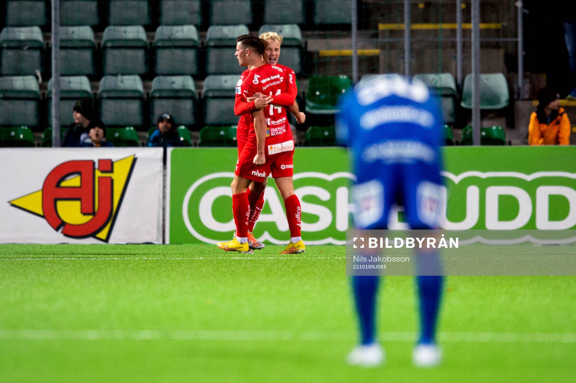 Värnamos Victor Larsson och Marcus Antonsson jublar