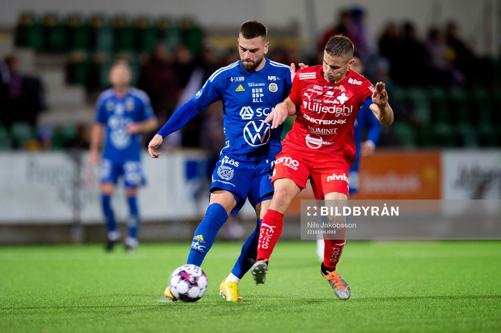 GIF Sundsvalls Peter Makrillos och Värnamos Oscar Johansson