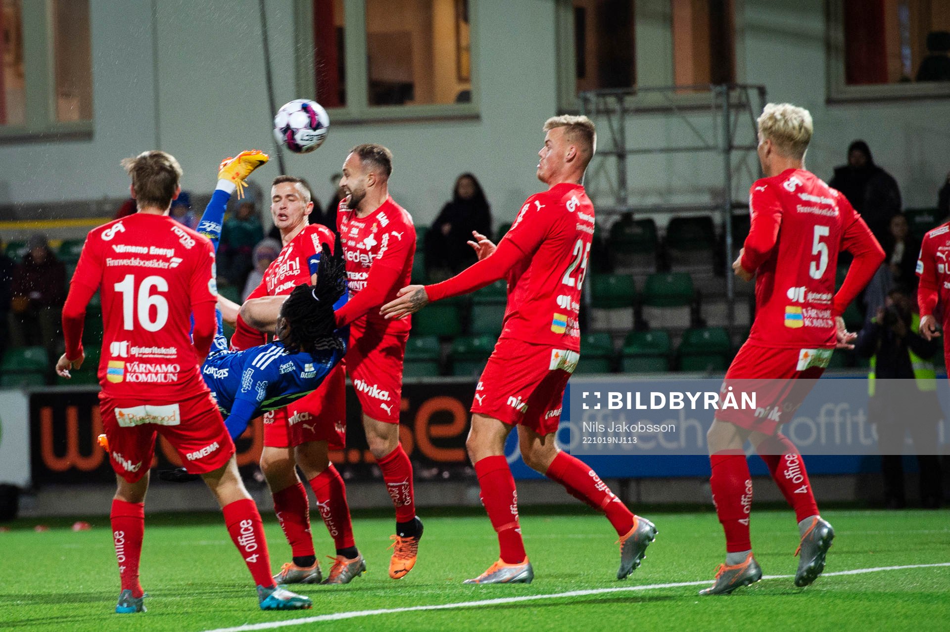 GIF Sundsvalls Ronaldo Damus provar en cykelspark