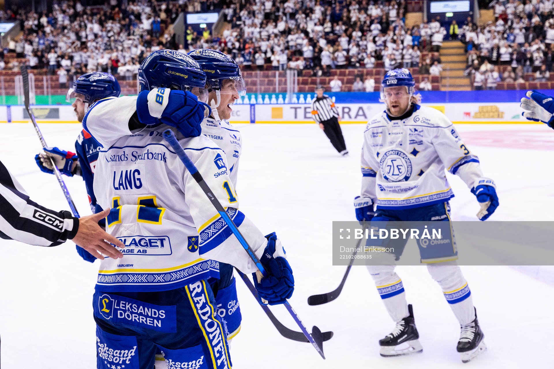 Leksands Justin Glenn Kloos jublar med lagkamrater