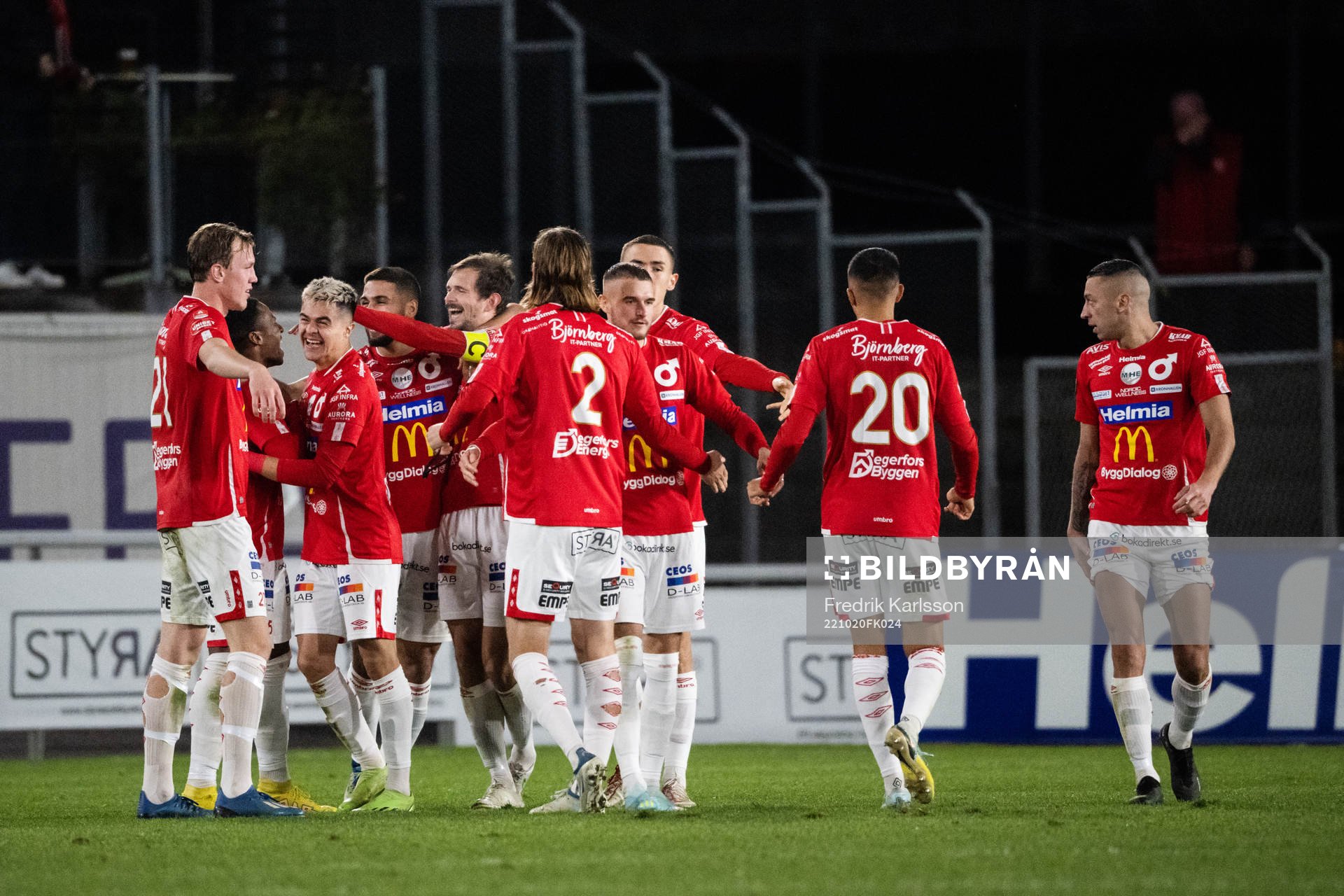 Degerfors spelare jublar