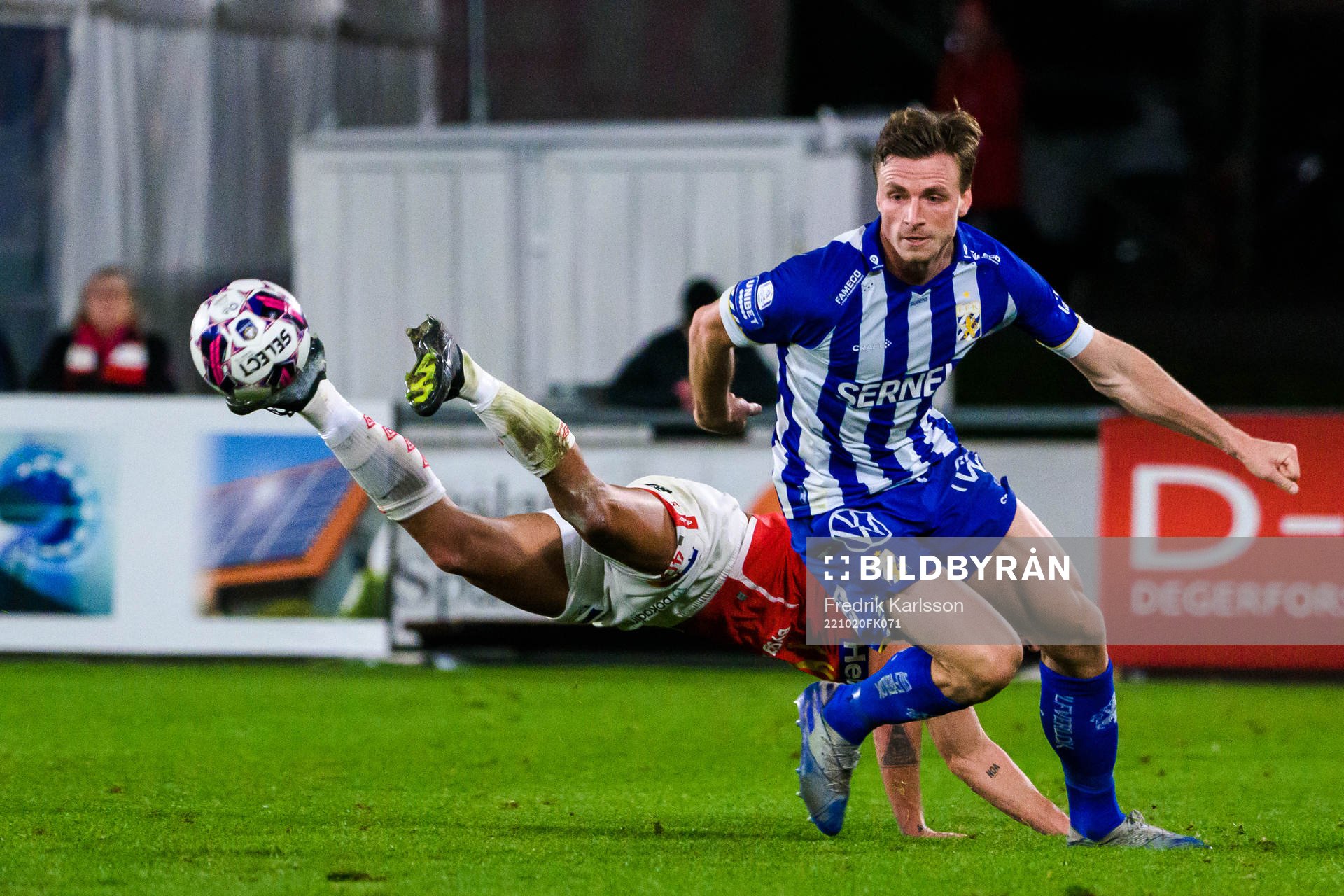 Degerfors Nikola Djurdjic och IFK Göteborgs Carl Johansson