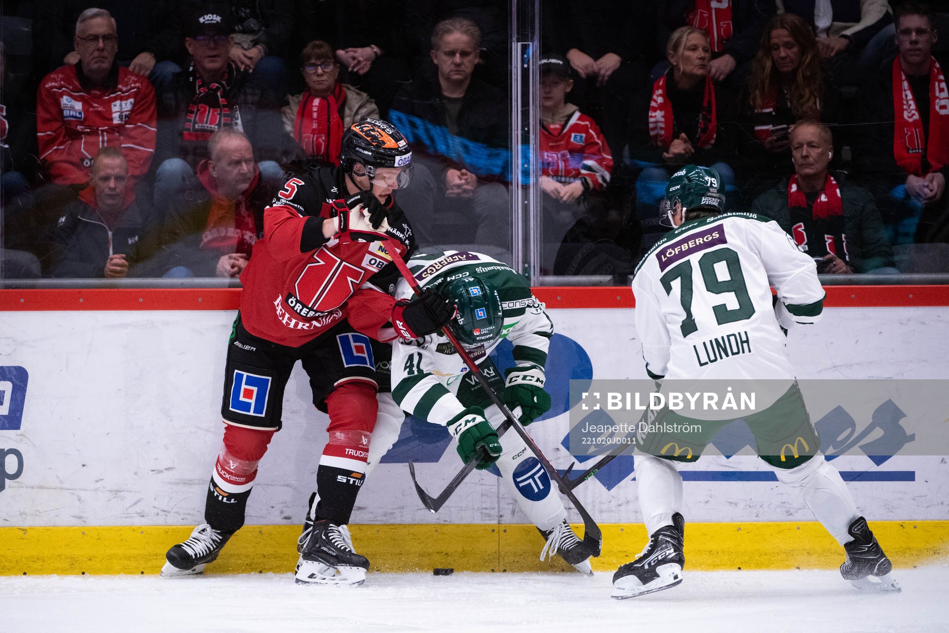 Gustav Backström och Färjestads Henrik Björklund,Patrik