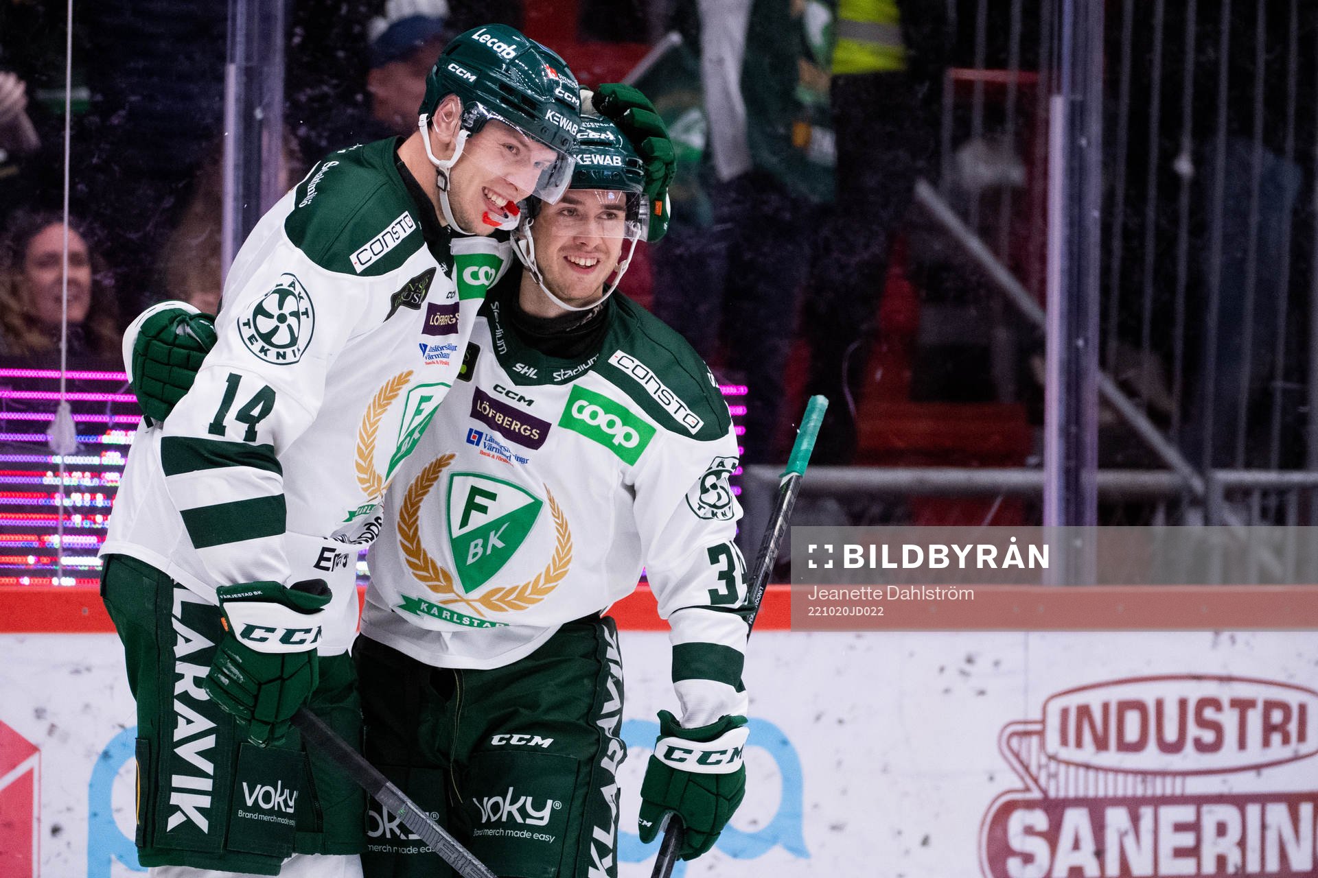 Färjestads Victor Ejdsell och Michael Lindqvist jublar