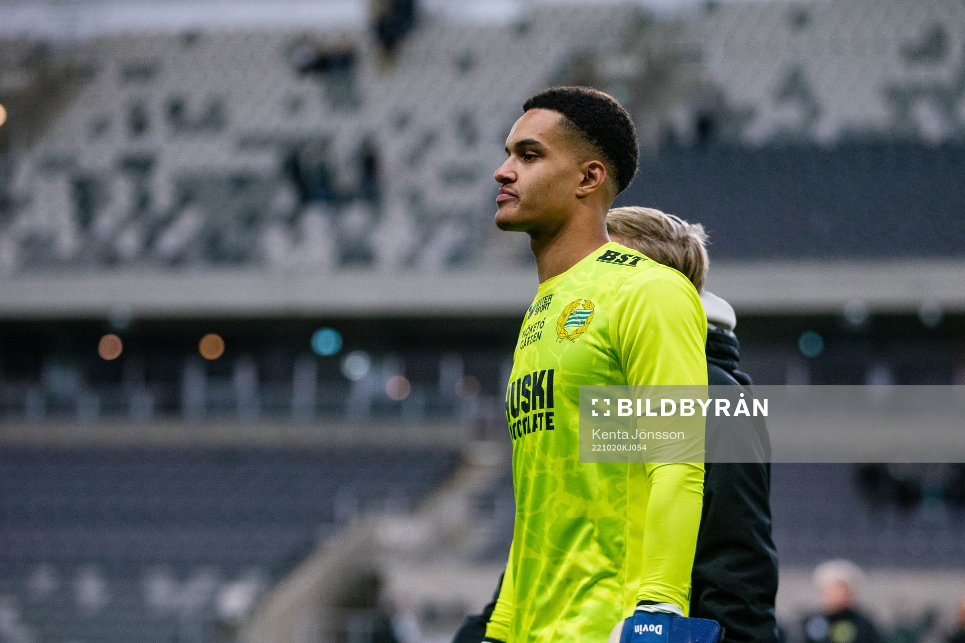 Hammarbys målvakt Oliver Dovin deppar